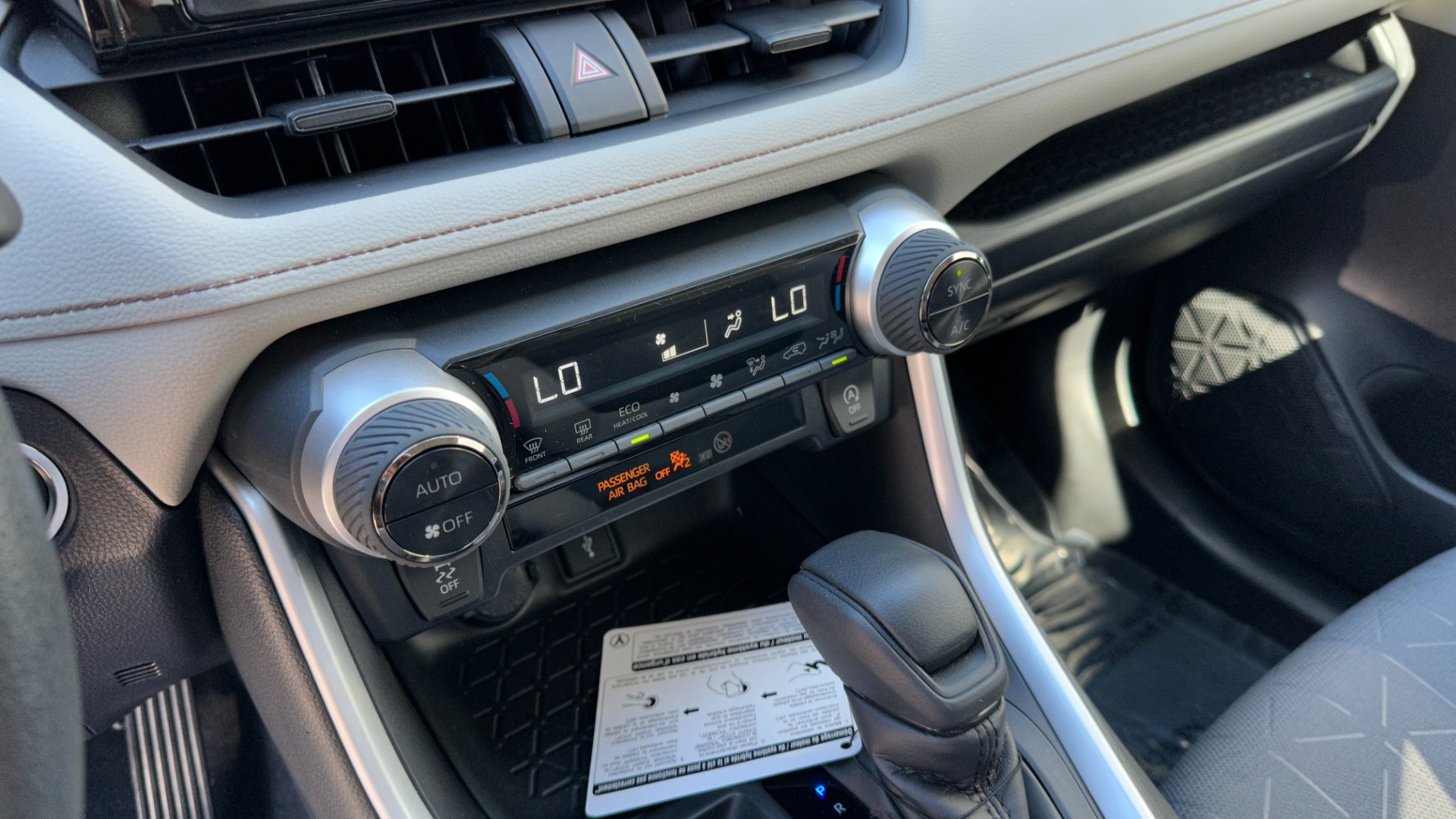 Used 2022 Toyota RAV4 XLE / CARPET MATS / FWD / 4CYL / CLOTH INTERIOR for sale $34,995 at Formula Imports in Charlotte NC 28227 19