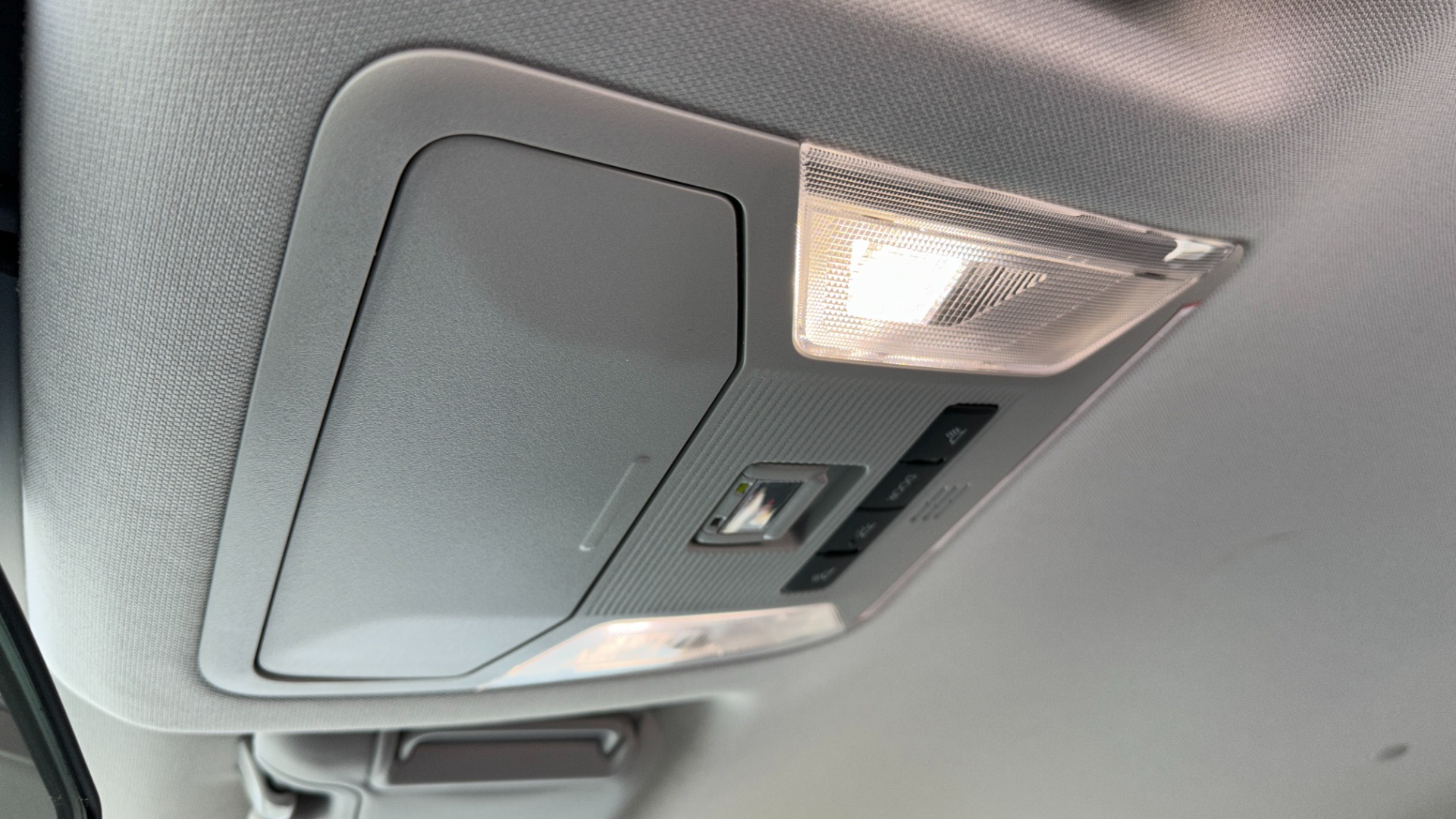 Used 2022 Toyota RAV4 XLE / CARPET MATS / FWD / 4CYL / CLOTH INTERIOR for sale $34,995 at Formula Imports in Charlotte NC 28227 22