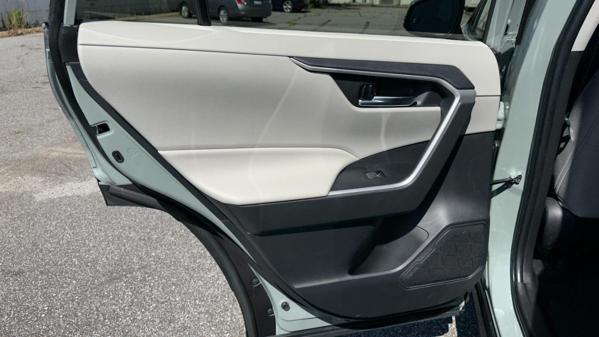 Used 2022 Toyota RAV4 XLE / CARPET MATS / FWD / 4CYL / CLOTH INTERIOR for sale $34,995 at Formula Imports in Charlotte NC 28227 23