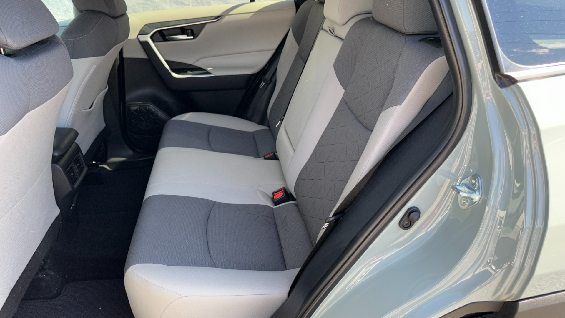 Used 2022 Toyota RAV4 XLE / CARPET MATS / FWD / 4CYL / CLOTH INTERIOR for sale $34,995 at Formula Imports in Charlotte NC 28227 24