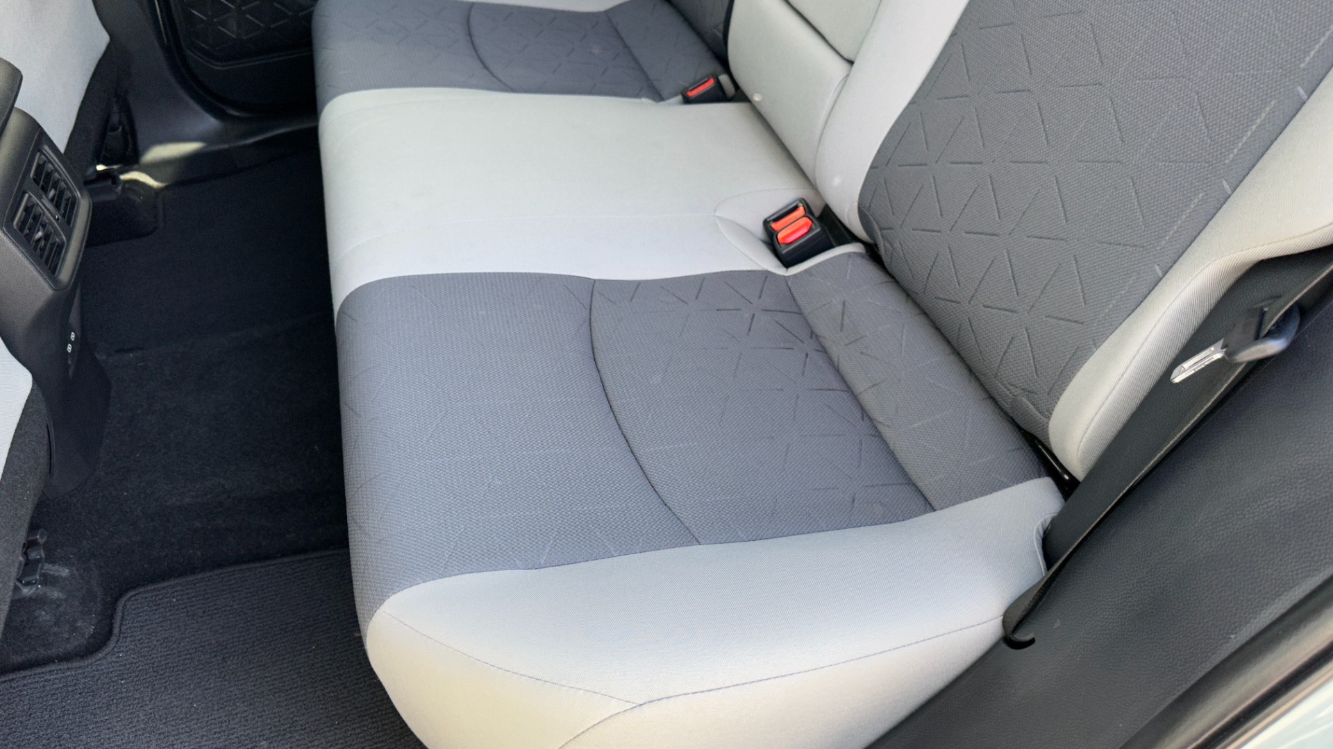 Used 2022 Toyota RAV4 XLE / CARPET MATS / FWD / 4CYL / CLOTH INTERIOR for sale $34,995 at Formula Imports in Charlotte NC 28227 26
