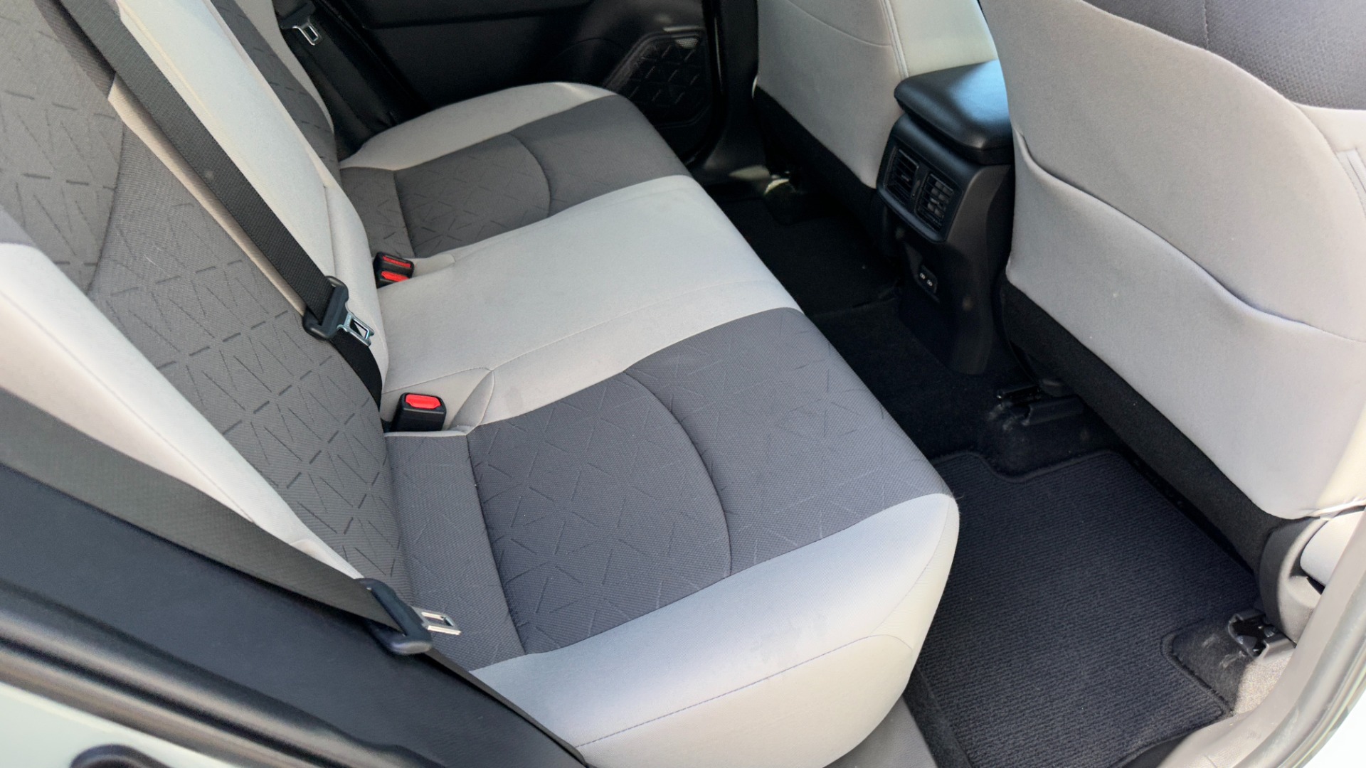 Used 2022 Toyota RAV4 XLE / CARPET MATS / FWD / 4CYL / CLOTH INTERIOR for sale $34,995 at Formula Imports in Charlotte NC 28227 29