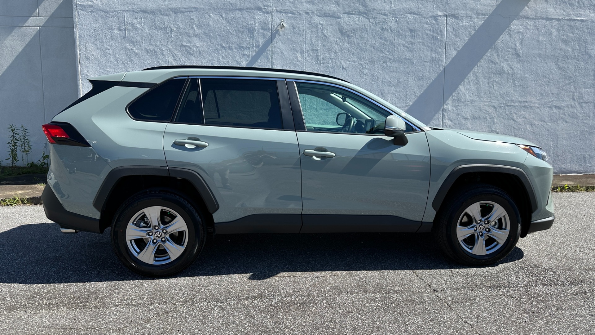 Used 2022 Toyota RAV4 XLE / CARPET MATS / FWD / 4CYL / CLOTH INTERIOR for sale $34,995 at Formula Imports in Charlotte NC 28227 3