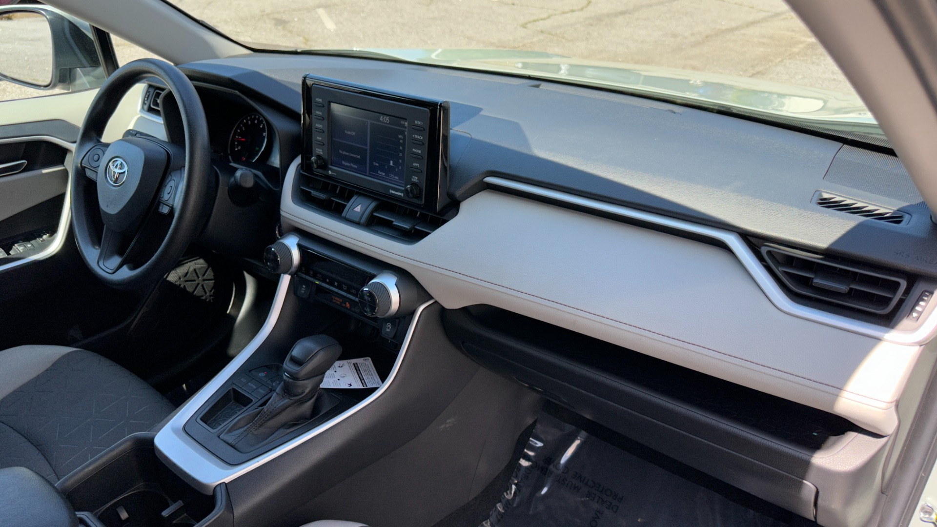Used 2022 Toyota RAV4 XLE / CARPET MATS / FWD / 4CYL / CLOTH INTERIOR for sale $34,995 at Formula Imports in Charlotte NC 28227 32