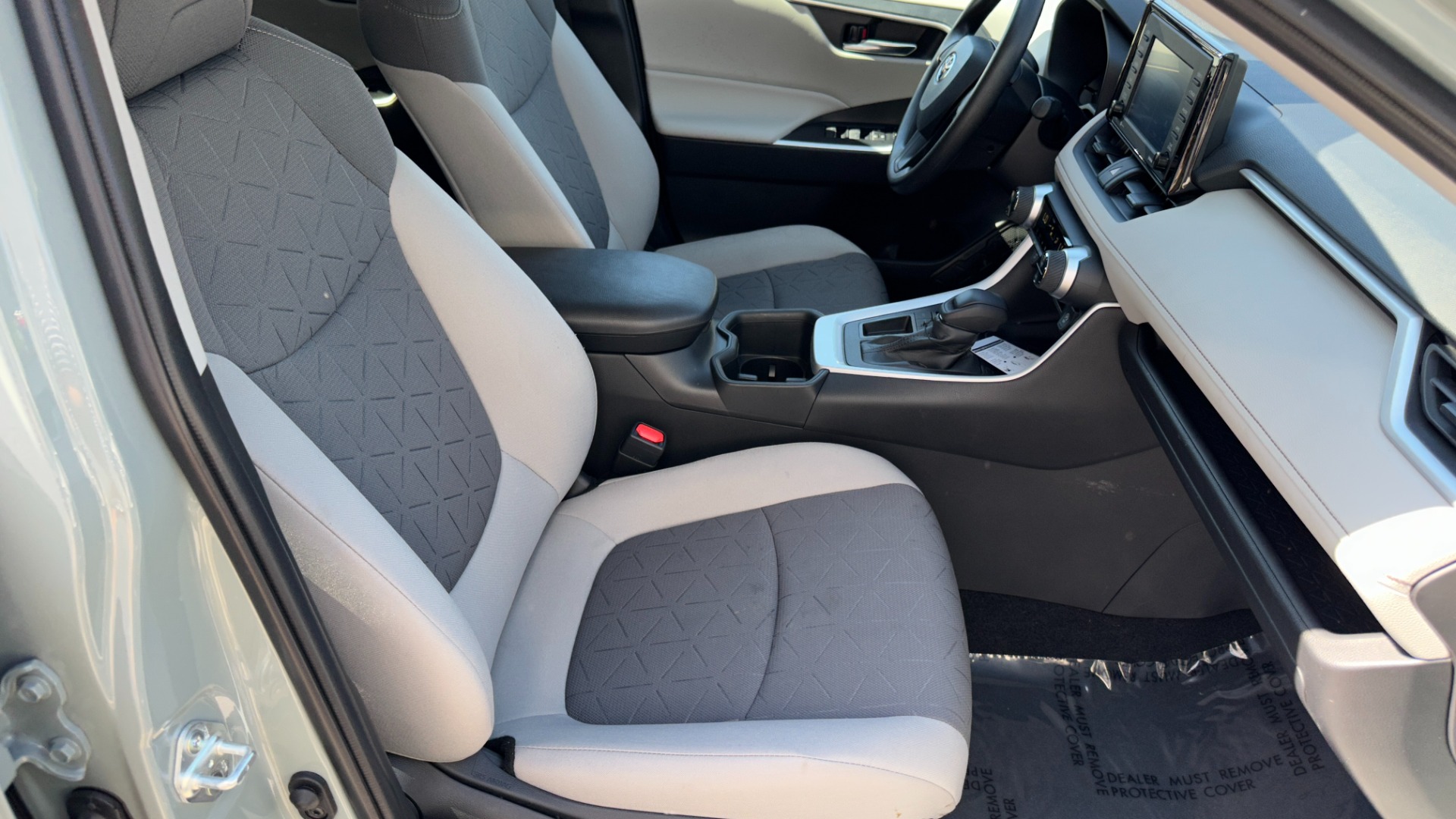 Used 2022 Toyota RAV4 XLE / CARPET MATS / FWD / 4CYL / CLOTH INTERIOR for sale $34,995 at Formula Imports in Charlotte NC 28227 33