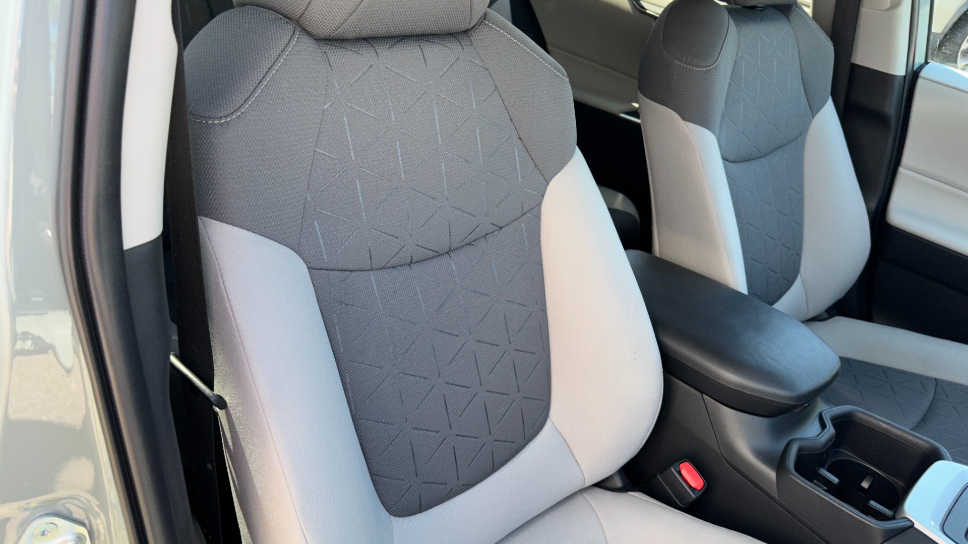 Used 2022 Toyota RAV4 XLE / CARPET MATS / FWD / 4CYL / CLOTH INTERIOR for sale $34,995 at Formula Imports in Charlotte NC 28227 34