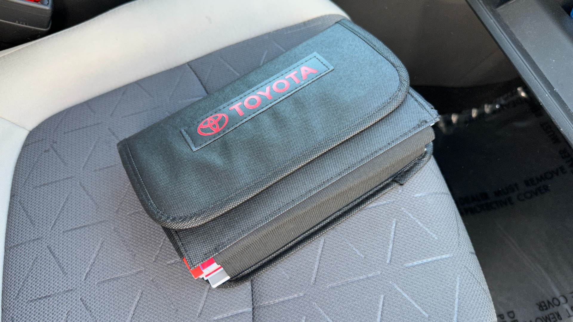 Used 2022 Toyota RAV4 XLE / CARPET MATS / FWD / 4CYL / CLOTH INTERIOR for sale $34,995 at Formula Imports in Charlotte NC 28227 36