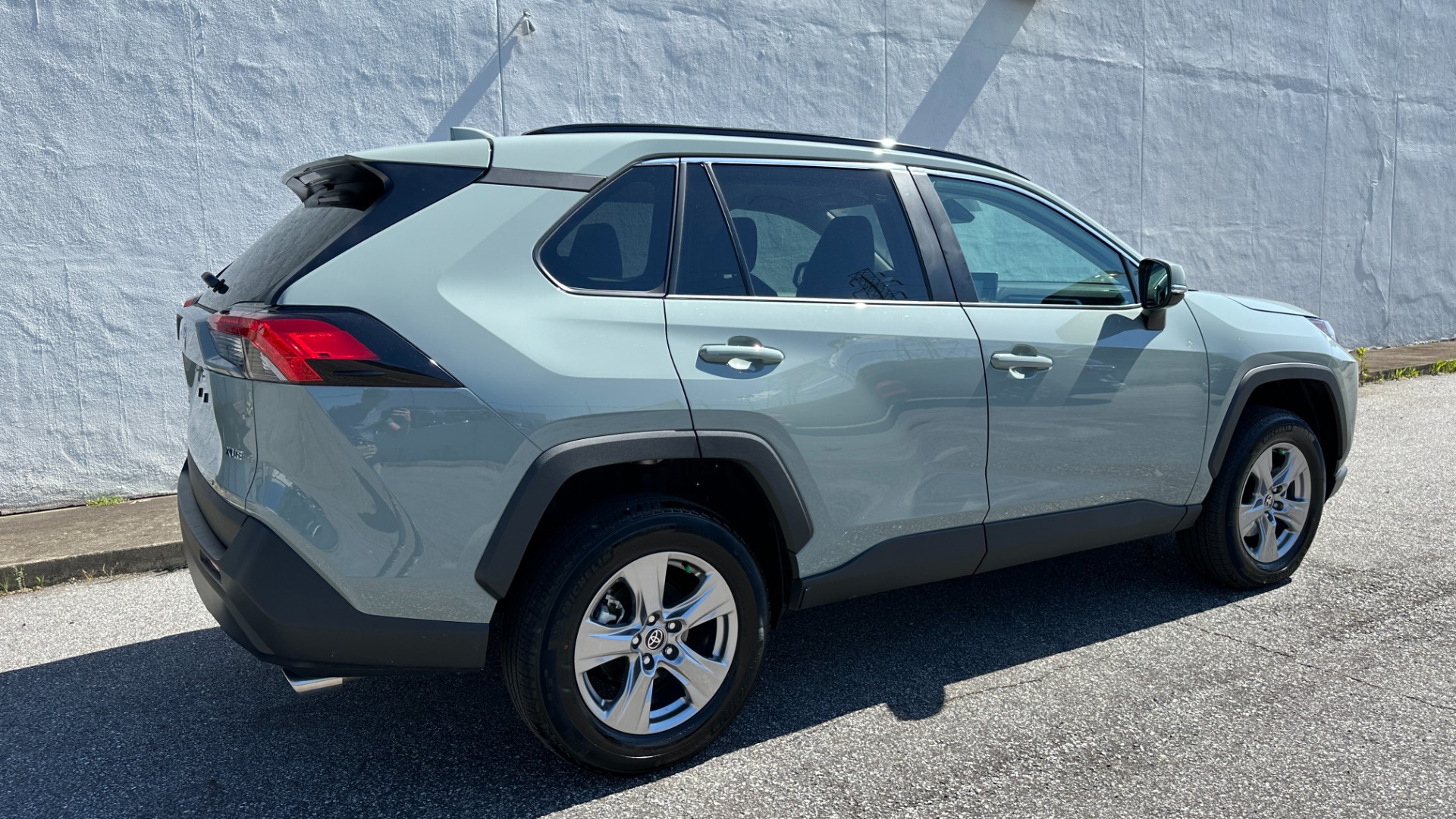 Used 2022 Toyota RAV4 XLE / CARPET MATS / FWD / 4CYL / CLOTH INTERIOR for sale $34,995 at Formula Imports in Charlotte NC 28227 4