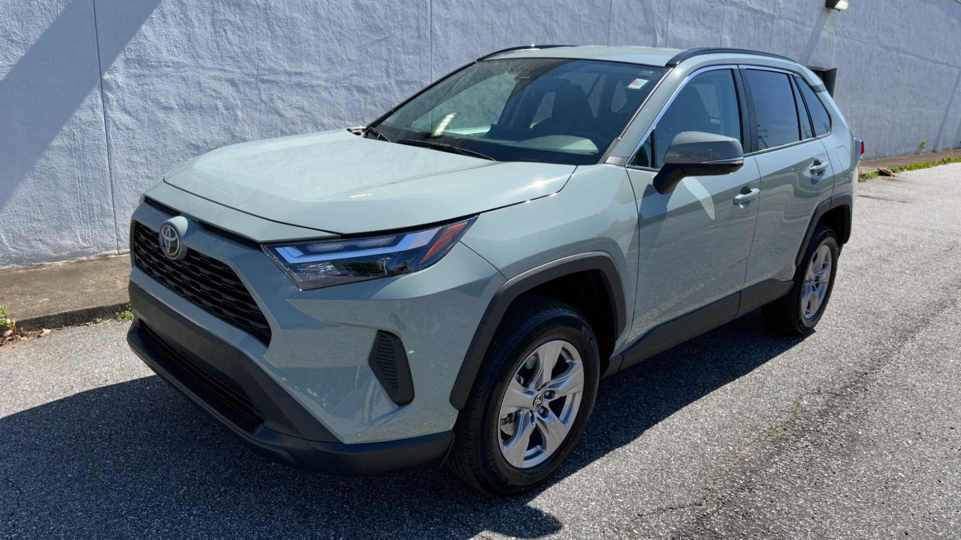 Used 2022 Toyota RAV4 XLE / CARPET MATS / FWD / 4CYL / CLOTH INTERIOR for sale $34,995 at Formula Imports in Charlotte NC 28227 5