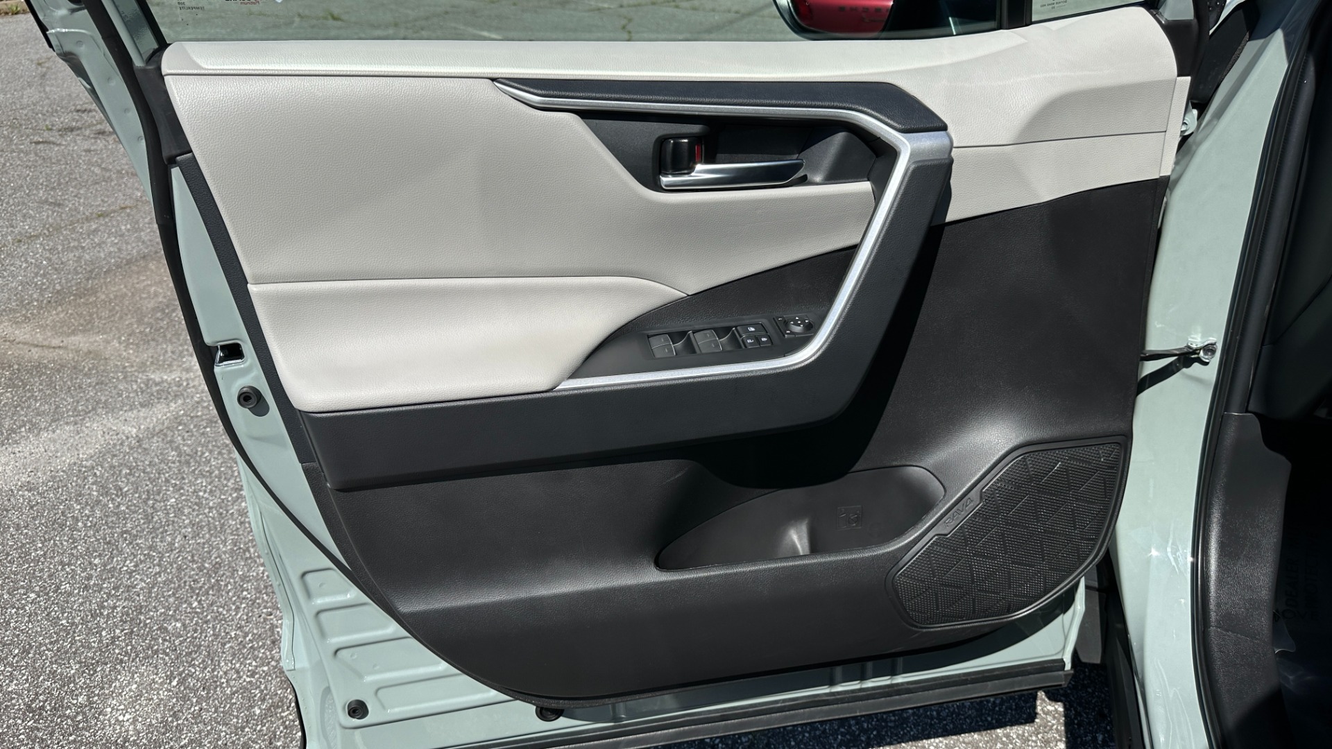Used 2022 Toyota RAV4 XLE / CARPET MATS / FWD / 4CYL / CLOTH INTERIOR for sale $34,995 at Formula Imports in Charlotte NC 28227 9