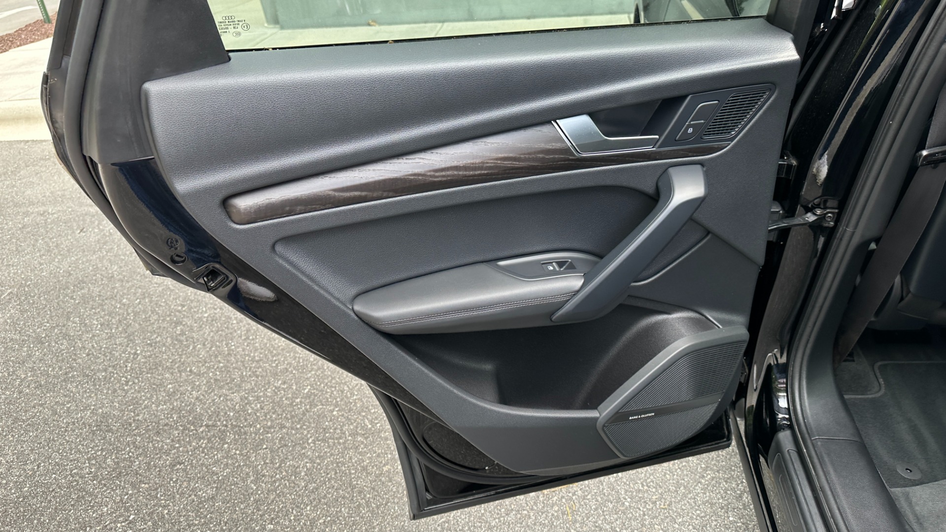 Used 2018 Audi Q5 PRESTIGE / DRIVER ASSISTANCE / COLD WEATHER / WOOD INLAYS for sale $25,995 at Formula Imports in Charlotte NC 28227 24