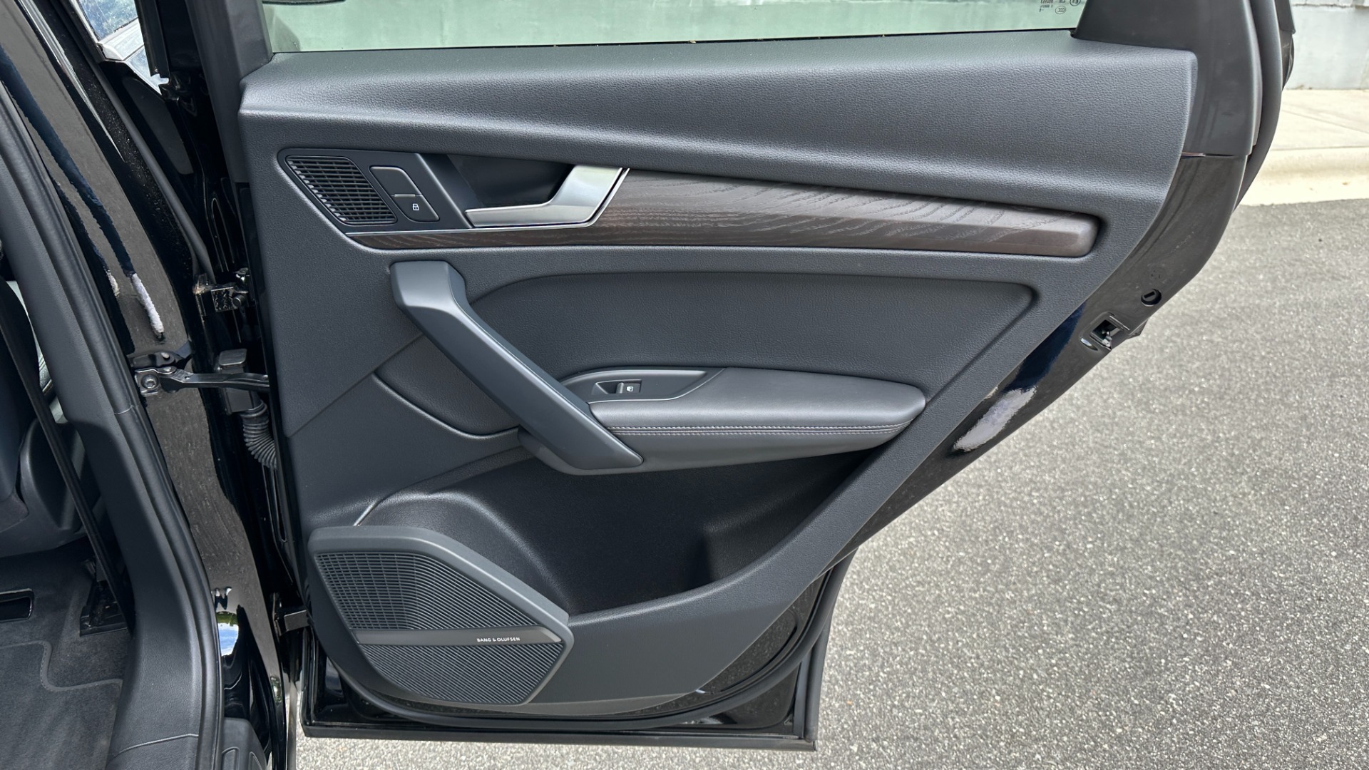 Used 2018 Audi Q5 PRESTIGE / DRIVER ASSISTANCE / COLD WEATHER / WOOD INLAYS for sale $25,995 at Formula Imports in Charlotte NC 28227 29