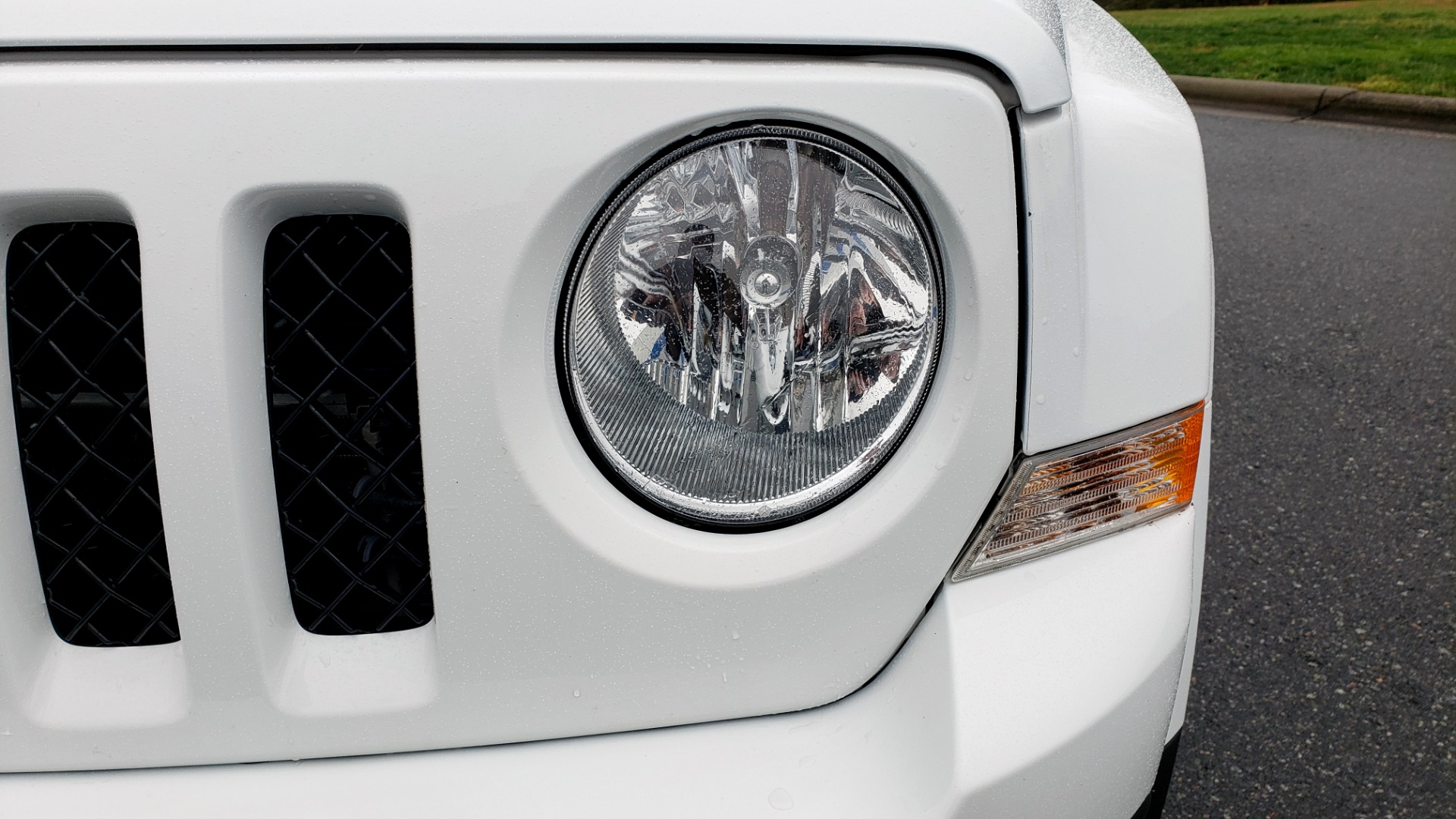 Used 2016 Jeep PATRIOT HIGH ALTITUDE EDITION 4WD / SUNROOF / 4-CYL / 6-SPD AUTO for sale $14,695 at Formula Imports in Charlotte NC 28227 19