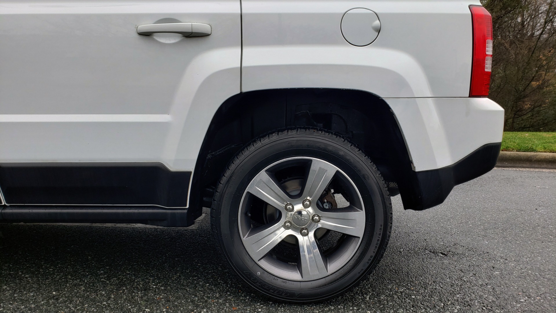 Used 2016 Jeep PATRIOT HIGH ALTITUDE EDITION 4WD / SUNROOF / 4-CYL / 6-SPD AUTO for sale $14,695 at Formula Imports in Charlotte NC 28227 54