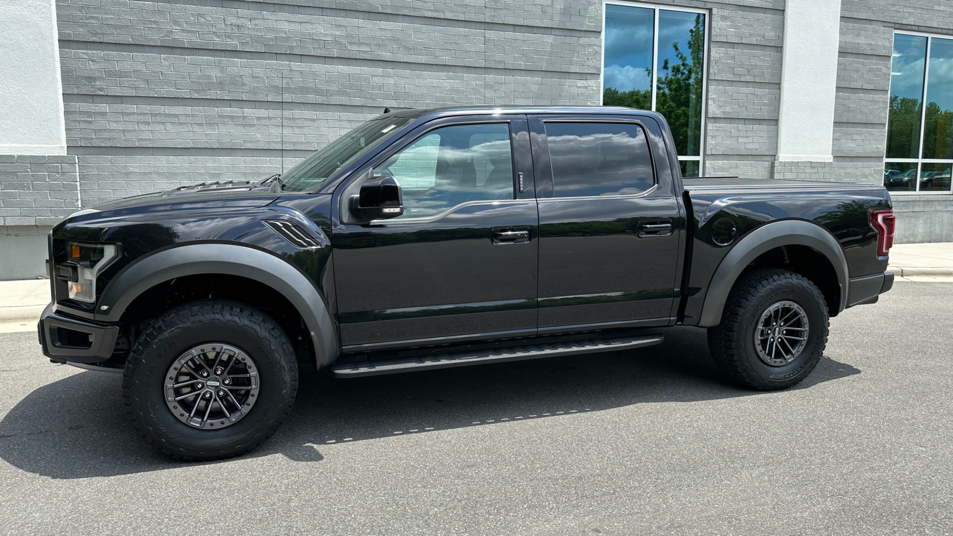 Used 2019 Ford F-150 RAPTOR / ECOBOOST / TECH PKG / PANORAMIC ROOF / BLOCK HEATER for sale Sold at Formula Imports in Charlotte NC 28227 3