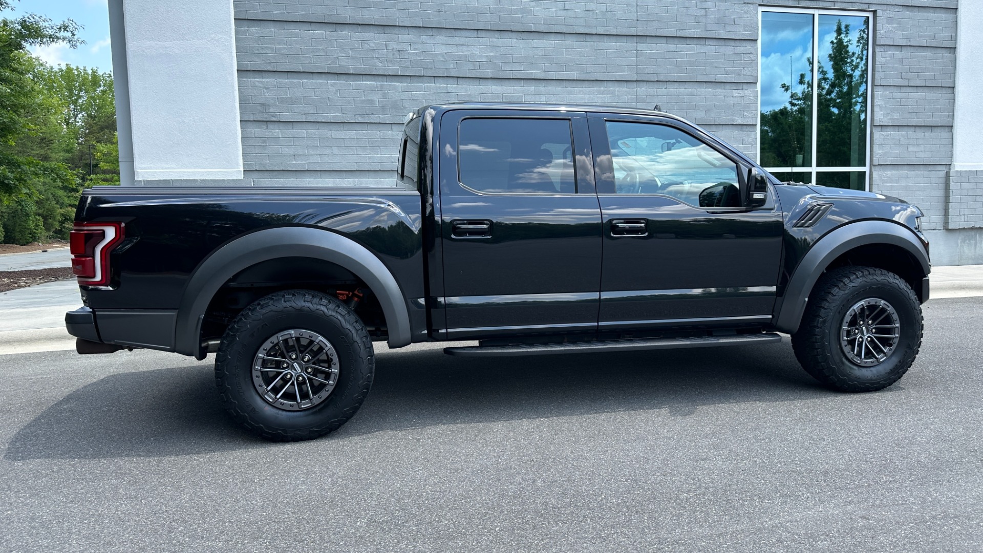 Used 2019 Ford F-150 RAPTOR / ECOBOOST / TECH PKG / PANORAMIC ROOF / BLOCK HEATER for sale $51,995 at Formula Imports in Charlotte NC 28227 6