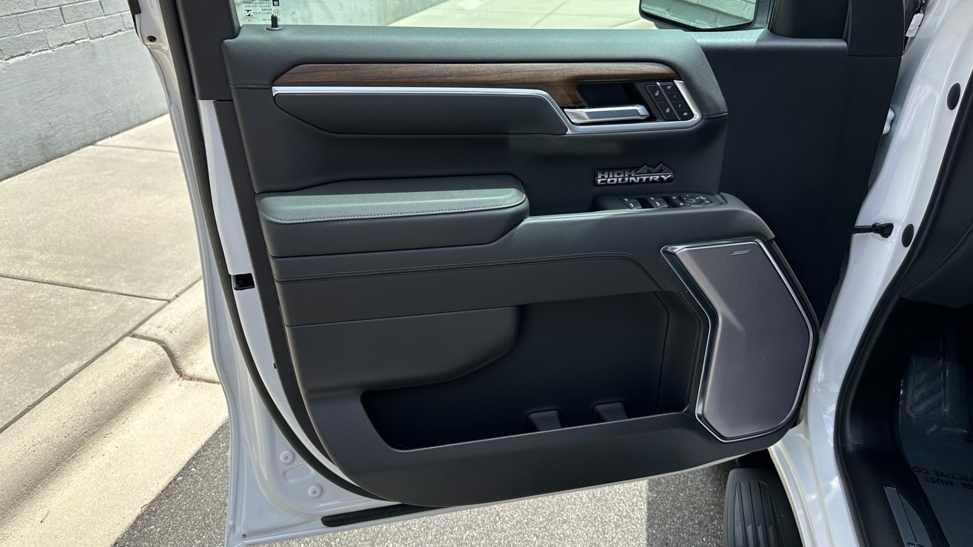 Used 2022 Chevrolet Silverado 1500 HIGH COUNTRY PREMIUM / PEARL PAINT / ADAPTIVE RIDE / MULTIFLEX TAIL GATE for sale $62,500 at Formula Imports in Charlotte NC 28227 10