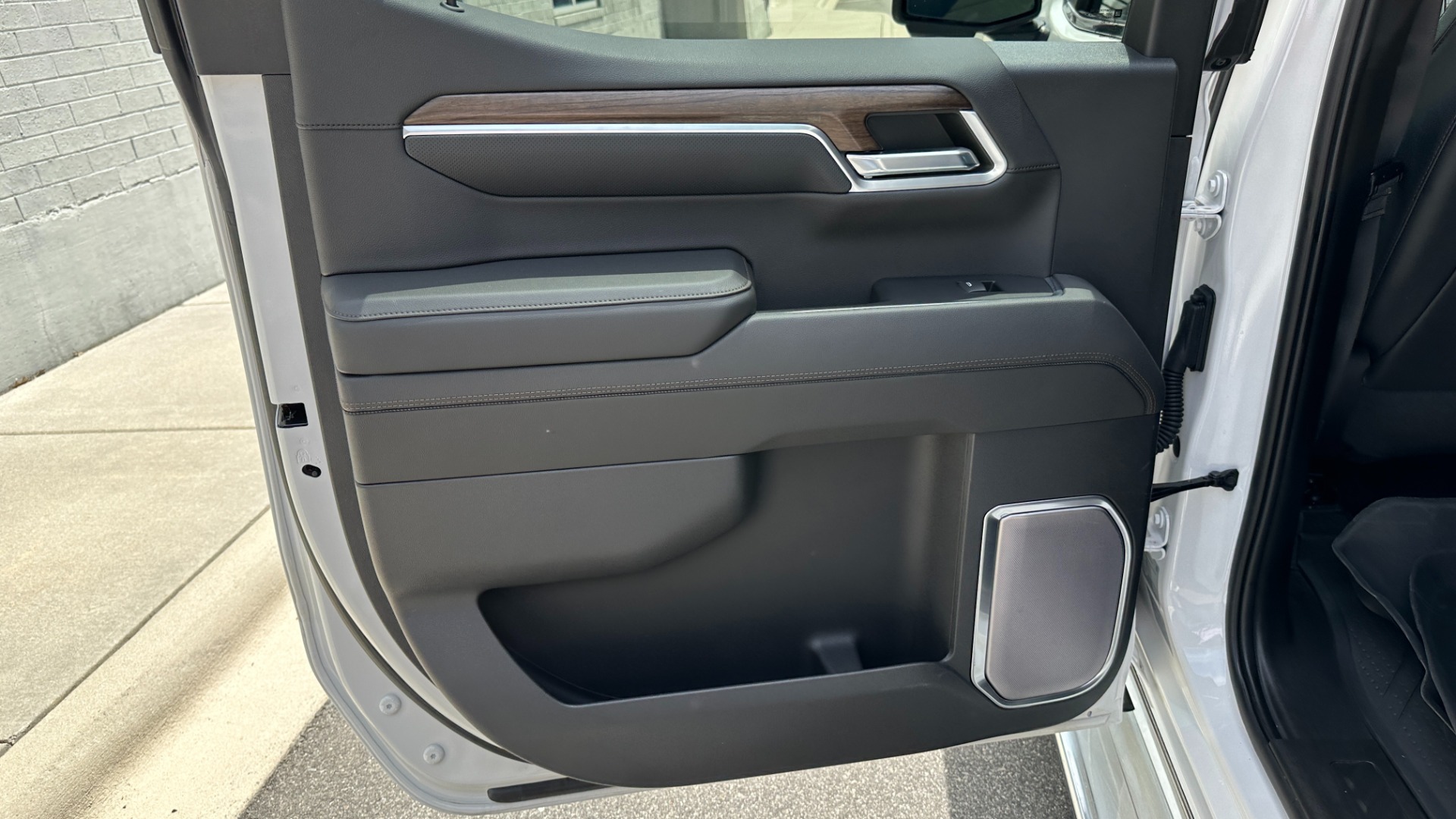Used 2022 Chevrolet Silverado 1500 HIGH COUNTRY PREMIUM / PEARL PAINT / ADAPTIVE RIDE / MULTIFLEX TAIL GATE for sale $62,500 at Formula Imports in Charlotte NC 28227 25