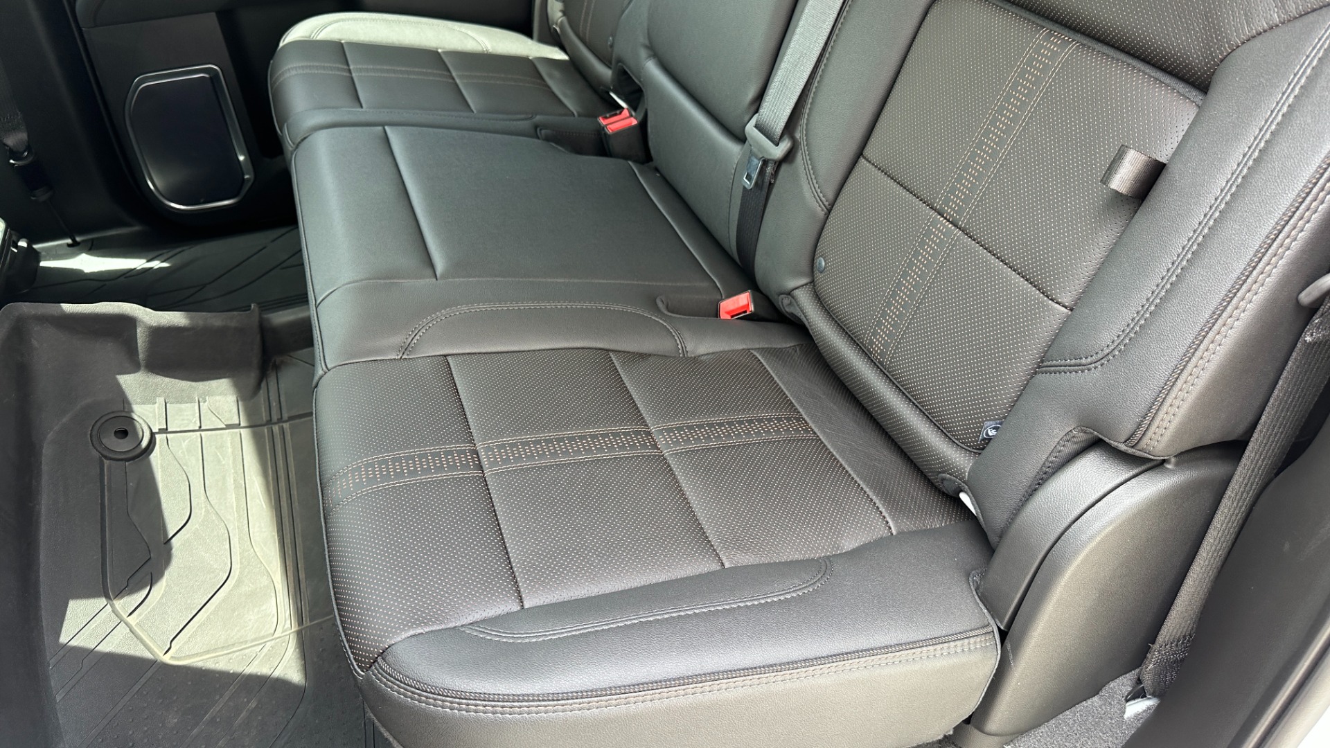 Used 2022 Chevrolet Silverado 1500 HIGH COUNTRY PREMIUM / PEARL PAINT / ADAPTIVE RIDE / MULTIFLEX TAIL GATE for sale Sold at Formula Imports in Charlotte NC 28227 28