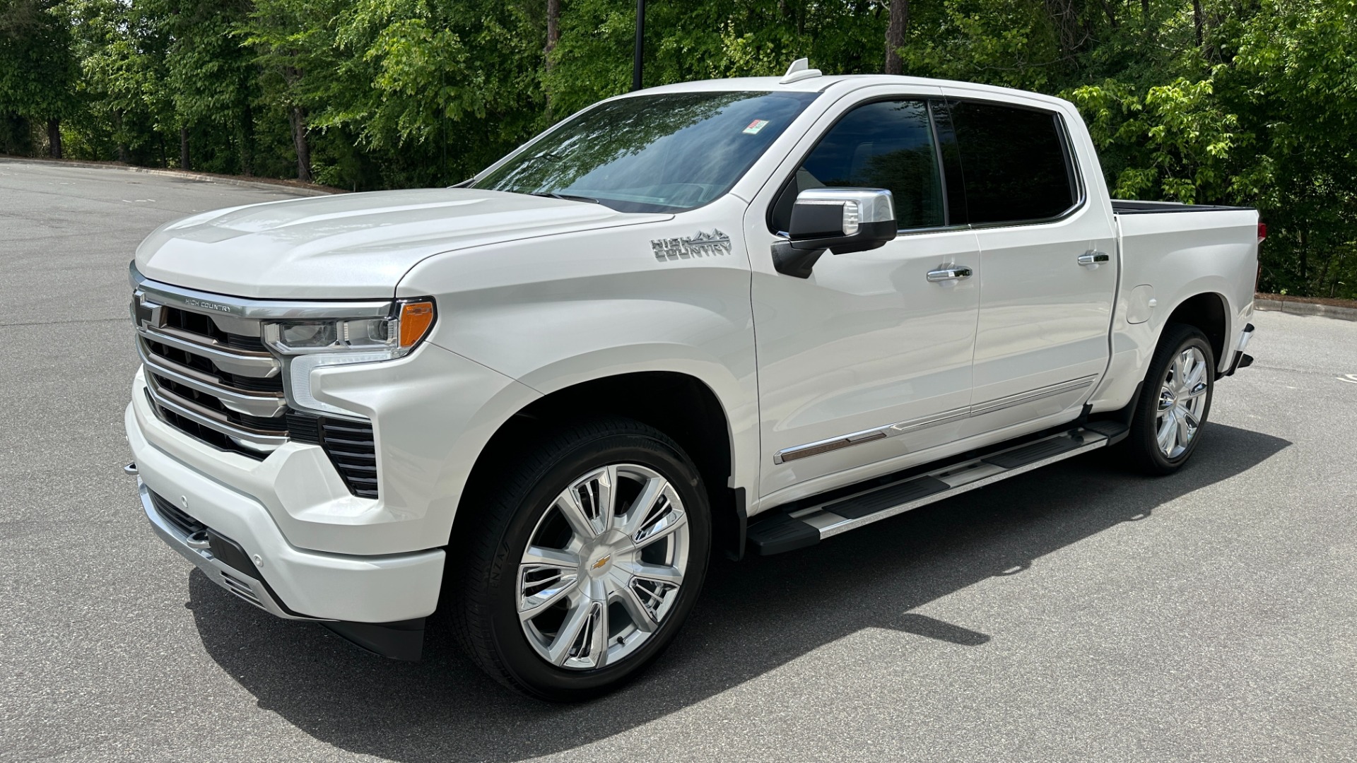 Used 2022 Chevrolet Silverado 1500 HIGH COUNTRY PREMIUM / PEARL PAINT / ADAPTIVE RIDE / MULTIFLEX TAIL GATE for sale $62,500 at Formula Imports in Charlotte NC 28227 3