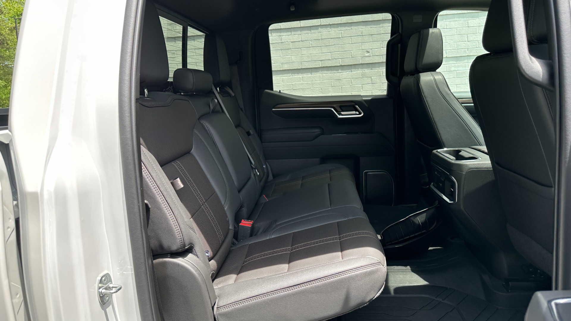Used 2022 Chevrolet Silverado 1500 HIGH COUNTRY PREMIUM / PEARL PAINT / ADAPTIVE RIDE / MULTIFLEX TAIL GATE for sale $62,500 at Formula Imports in Charlotte NC 28227 32