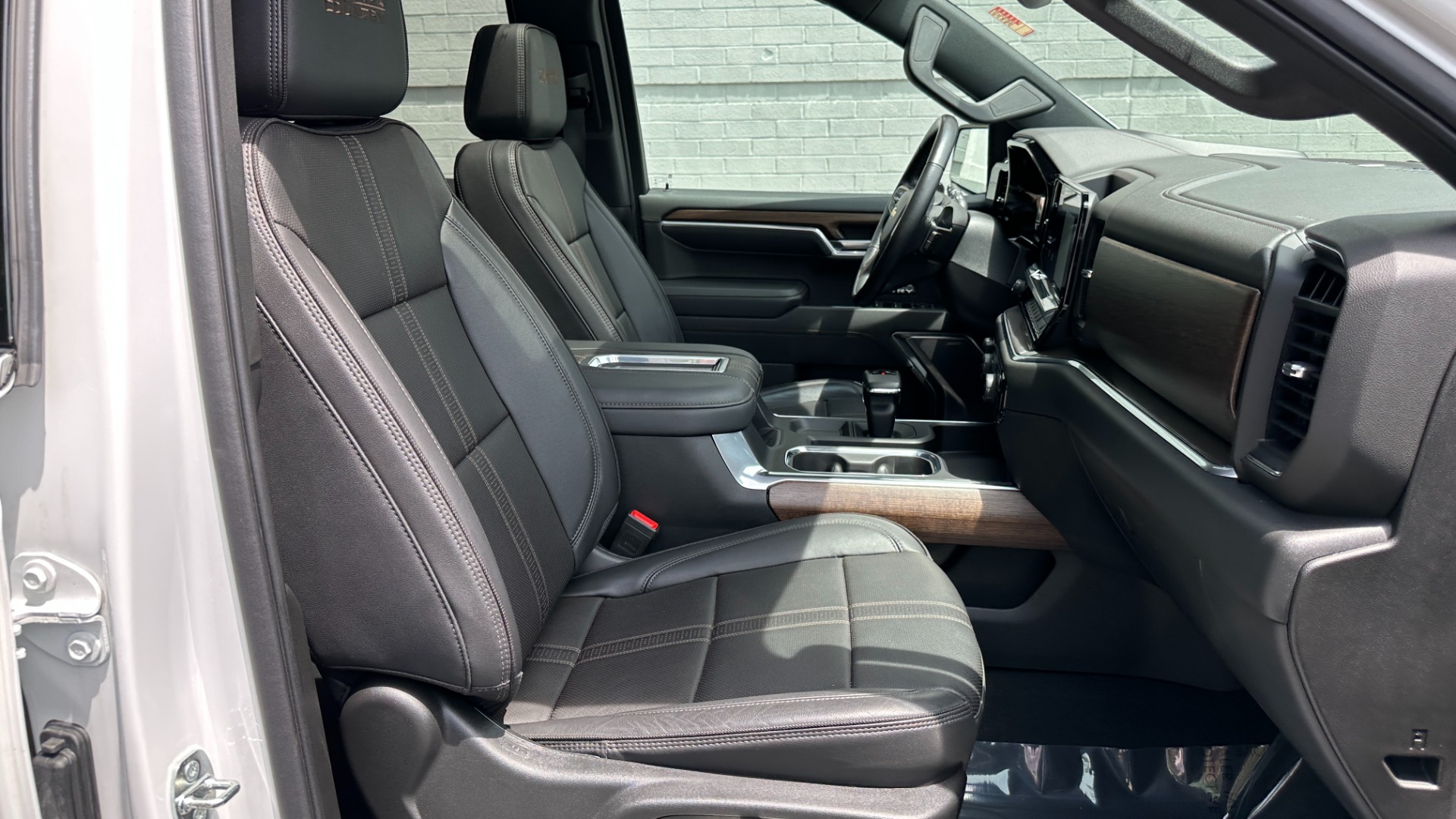Used 2022 Chevrolet Silverado 1500 HIGH COUNTRY PREMIUM / PEARL PAINT / ADAPTIVE RIDE / MULTIFLEX TAIL GATE for sale $62,500 at Formula Imports in Charlotte NC 28227 37