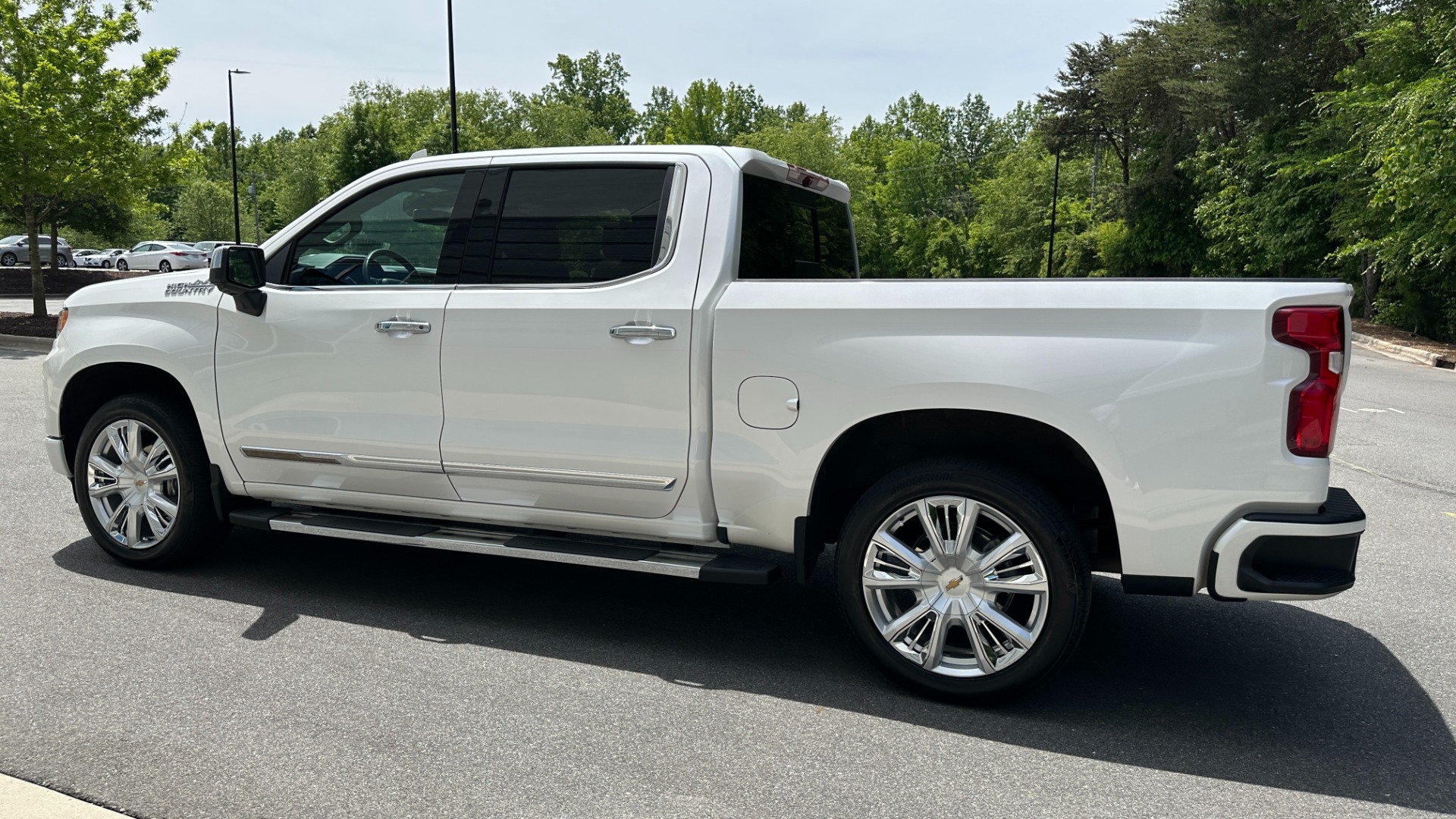 Used 2022 Chevrolet Silverado 1500 HIGH COUNTRY PREMIUM / PEARL PAINT / ADAPTIVE RIDE / MULTIFLEX TAIL GATE for sale Sold at Formula Imports in Charlotte NC 28227 4