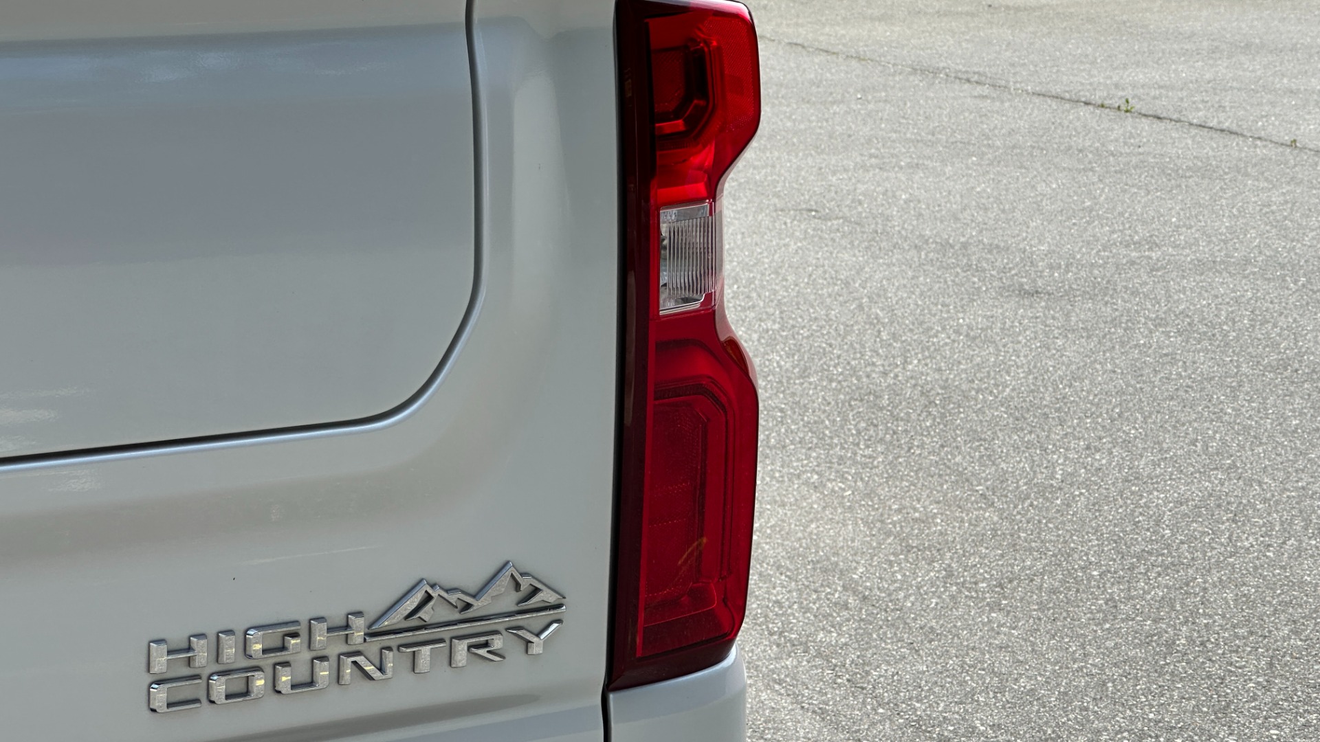 Used 2022 Chevrolet Silverado 1500 HIGH COUNTRY PREMIUM / PEARL PAINT / ADAPTIVE RIDE / MULTIFLEX TAIL GATE for sale $62,500 at Formula Imports in Charlotte NC 28227 44