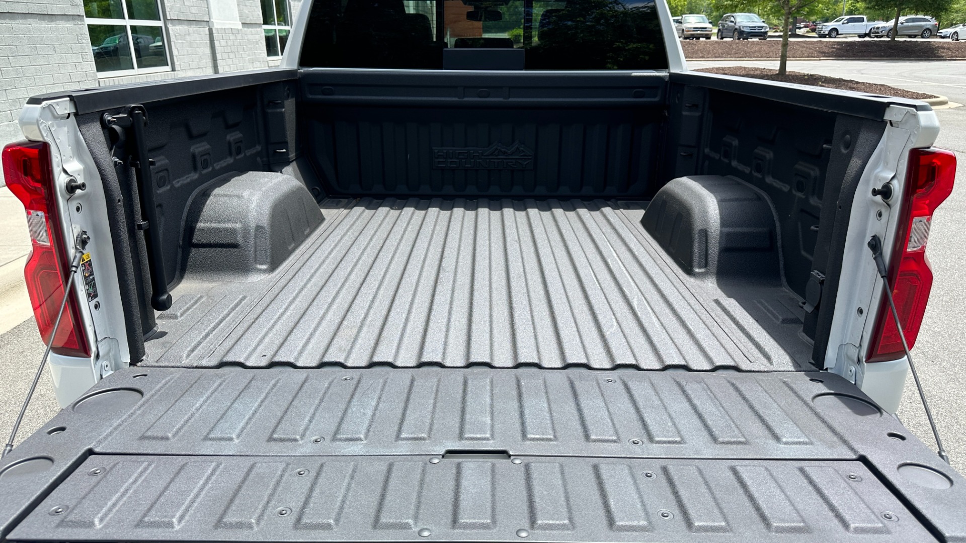 Used 2022 Chevrolet Silverado 1500 HIGH COUNTRY PREMIUM / PEARL PAINT / ADAPTIVE RIDE / MULTIFLEX TAIL GATE for sale Sold at Formula Imports in Charlotte NC 28227 45