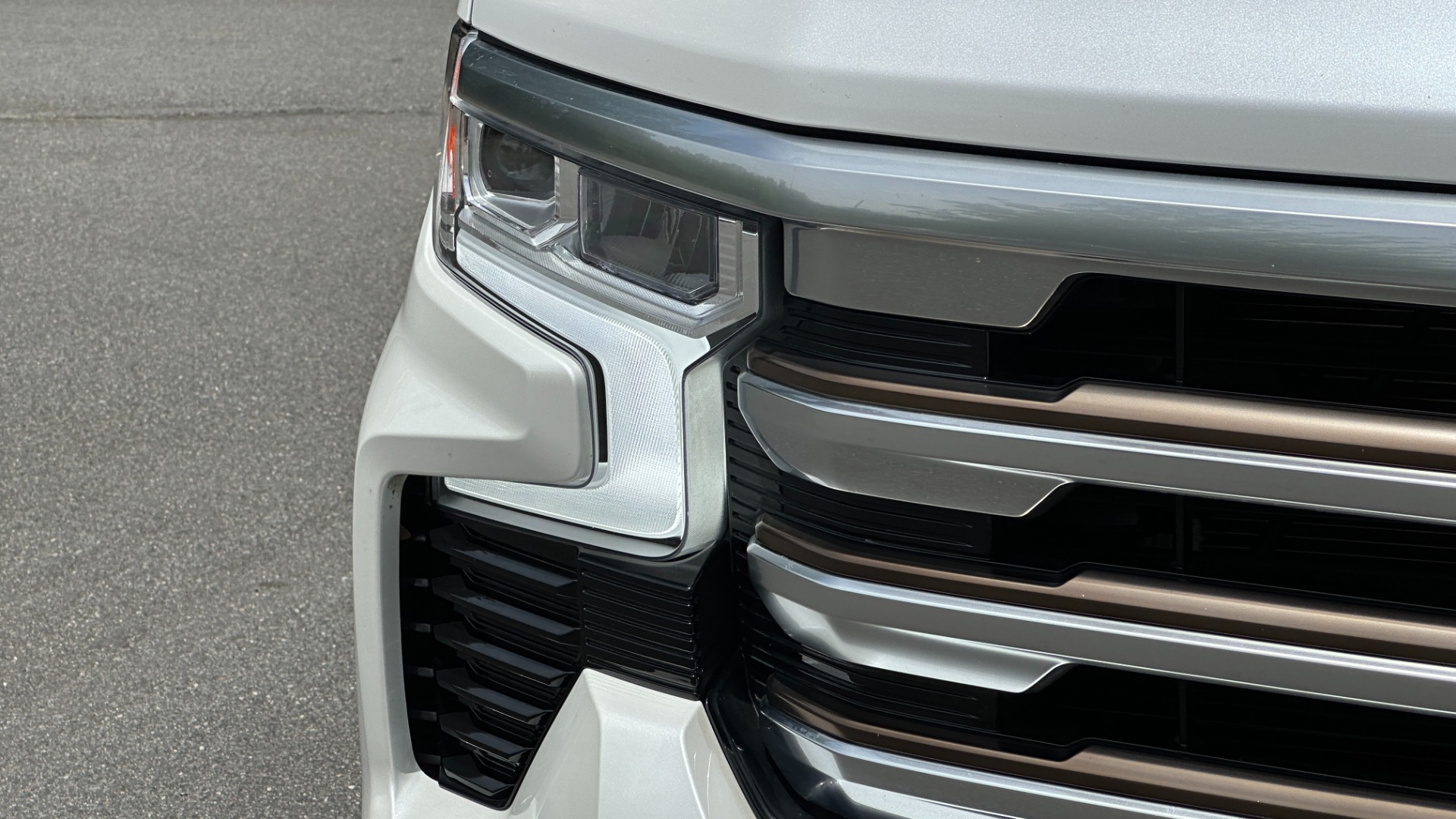 Used 2022 Chevrolet Silverado 1500 HIGH COUNTRY PREMIUM / PEARL PAINT / ADAPTIVE RIDE / MULTIFLEX TAIL GATE for sale $62,500 at Formula Imports in Charlotte NC 28227 47