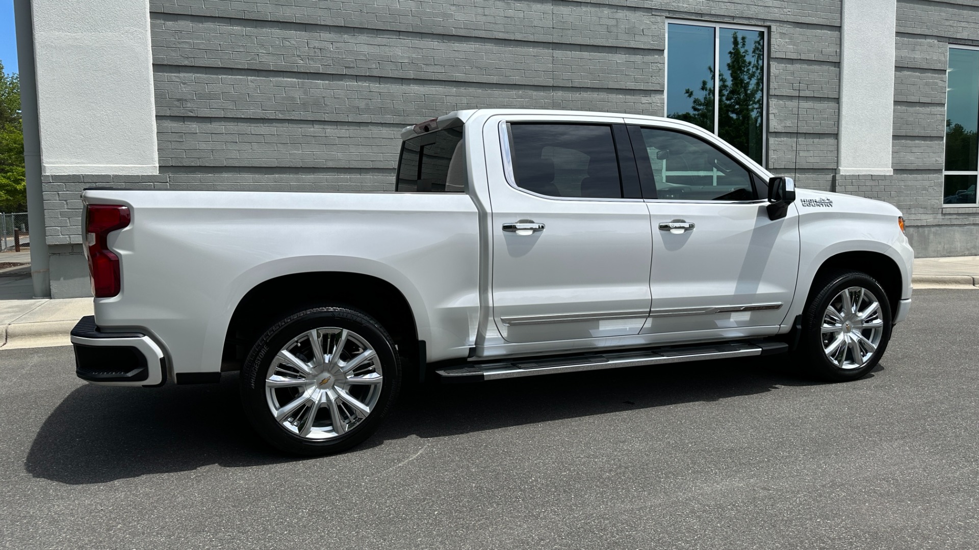 Used 2022 Chevrolet Silverado 1500 HIGH COUNTRY PREMIUM / PEARL PAINT / ADAPTIVE RIDE / MULTIFLEX TAIL GATE for sale $62,500 at Formula Imports in Charlotte NC 28227 8