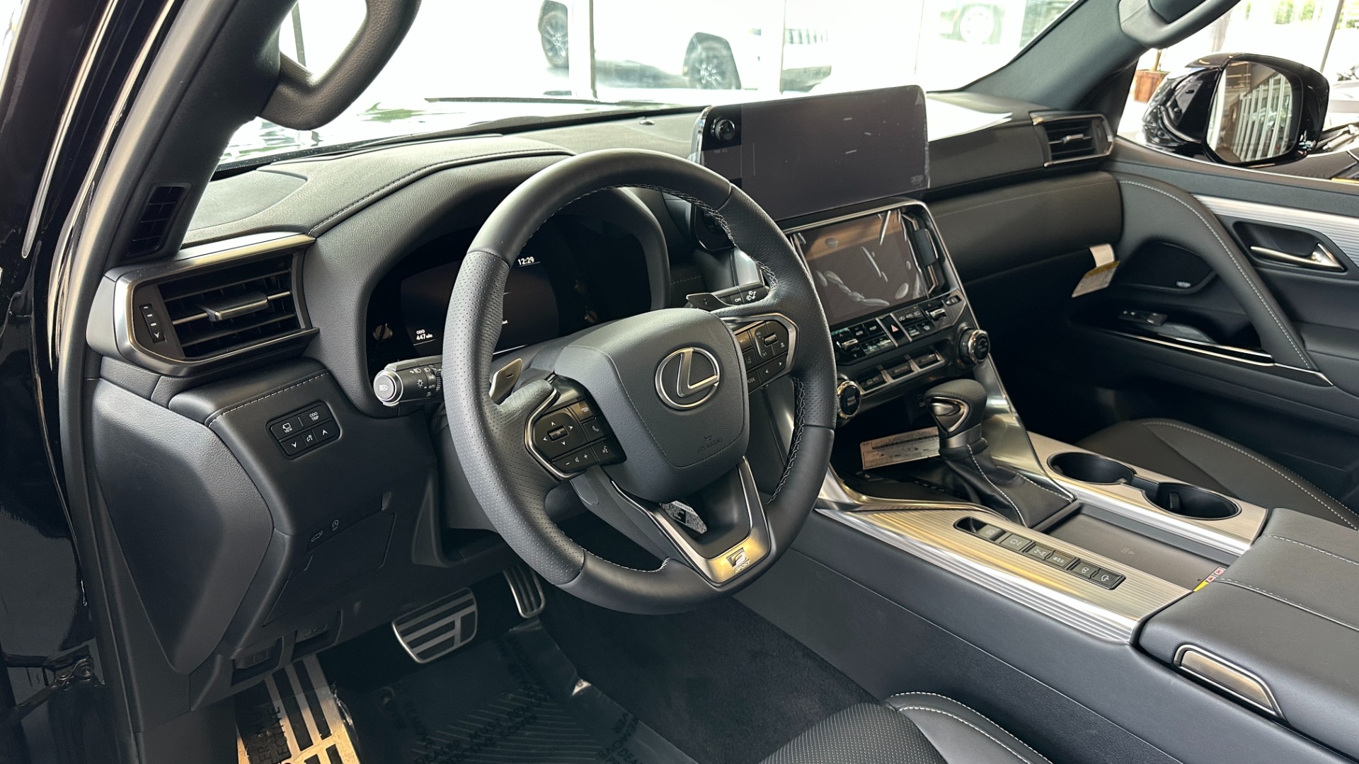 Used 2023 Lexus LX LX 600 F SPORT / MARK LEVINSON / HEIGHT CONTROL / CROSS BARS for sale $138,499 at Formula Imports in Charlotte NC 28227 12