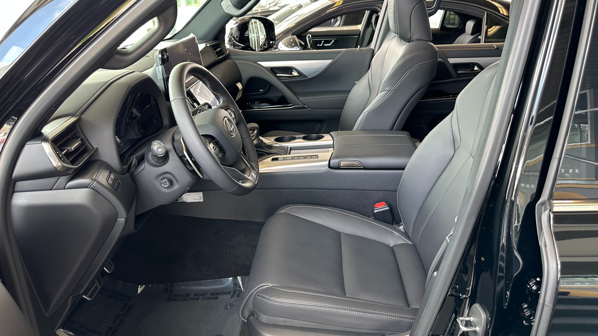 Used 2023 Lexus LX LX 600 F SPORT / MARK LEVINSON / HEIGHT CONTROL / CROSS BARS for sale $138,499 at Formula Imports in Charlotte NC 28227 13