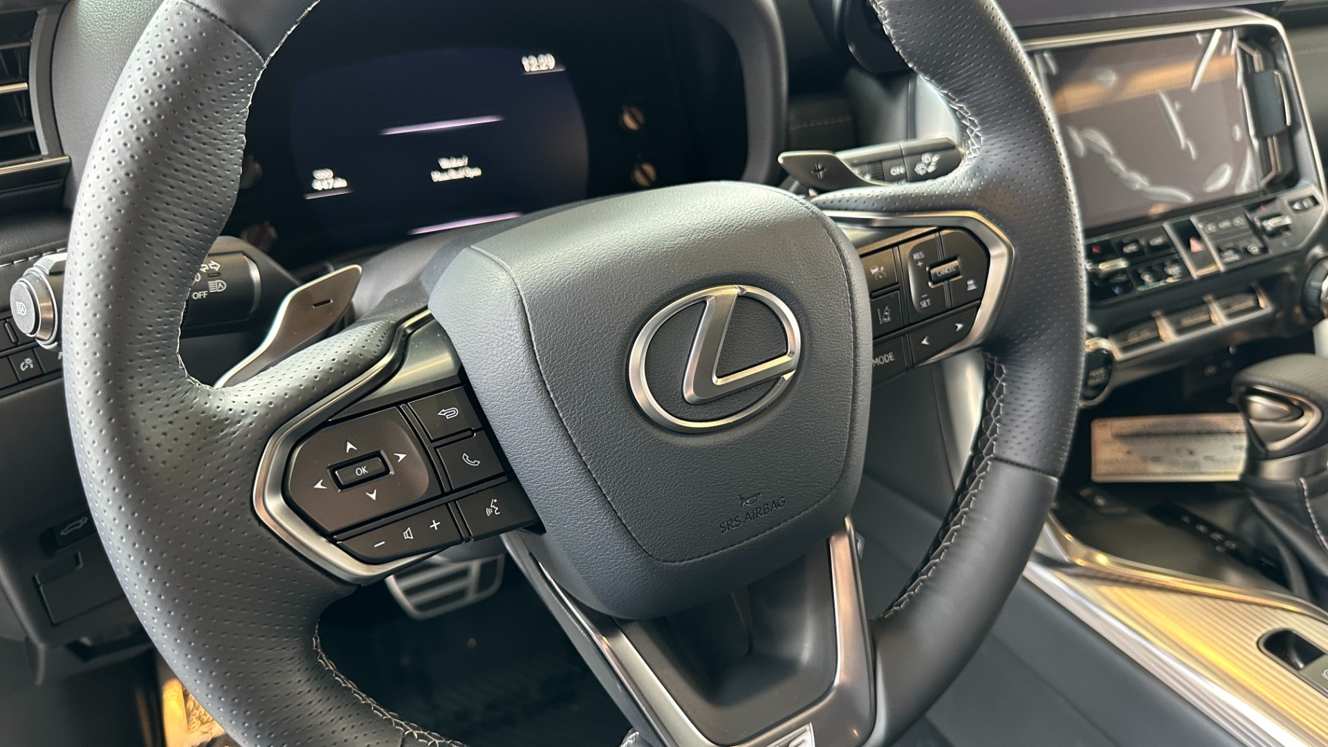 Used 2023 Lexus LX LX 600 F SPORT / MARK LEVINSON / HEIGHT CONTROL / CROSS BARS for sale $138,499 at Formula Imports in Charlotte NC 28227 17