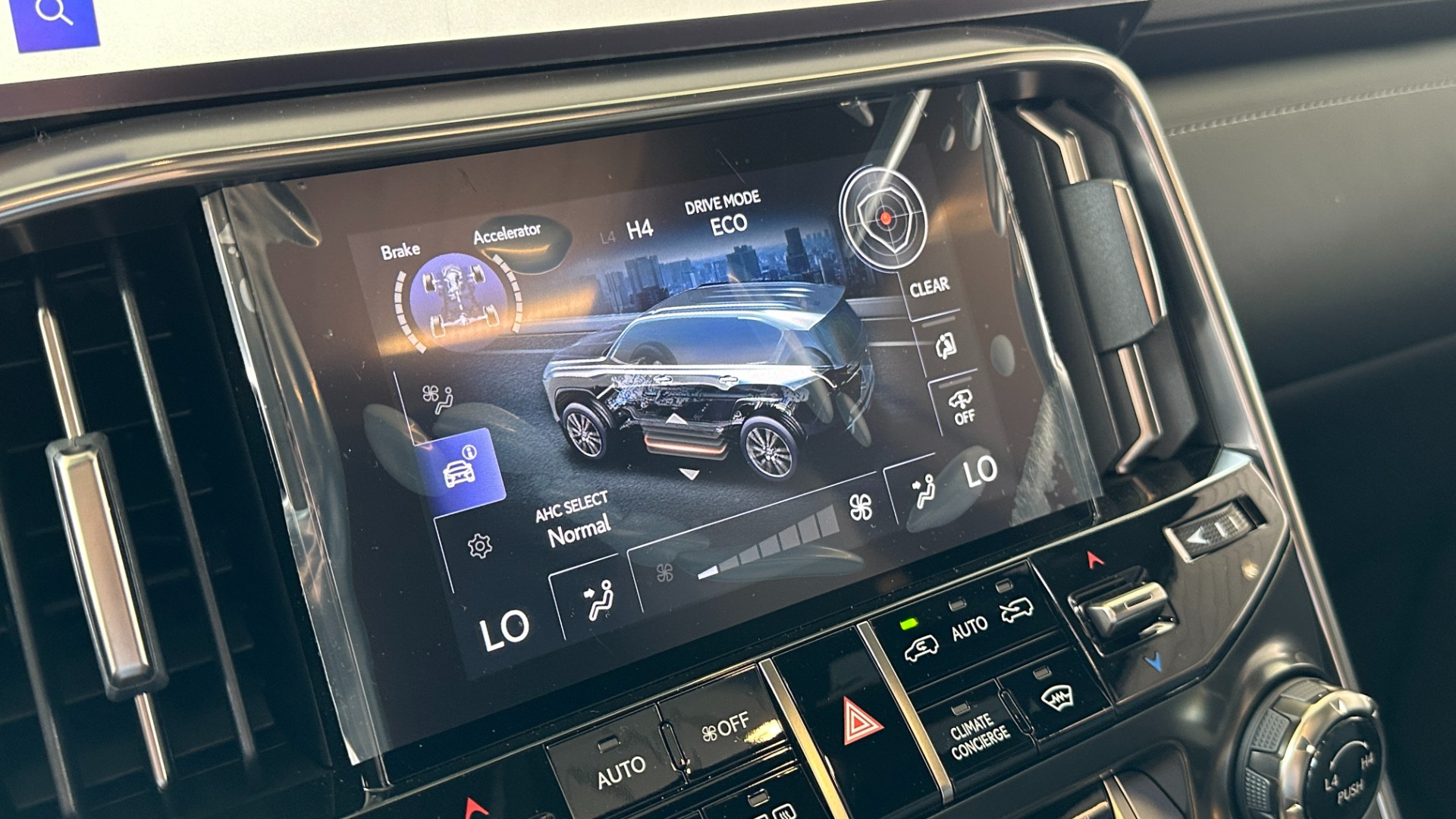 Used 2023 Lexus LX LX 600 F SPORT / MARK LEVINSON / HEIGHT CONTROL / CROSS BARS for sale $138,499 at Formula Imports in Charlotte NC 28227 19