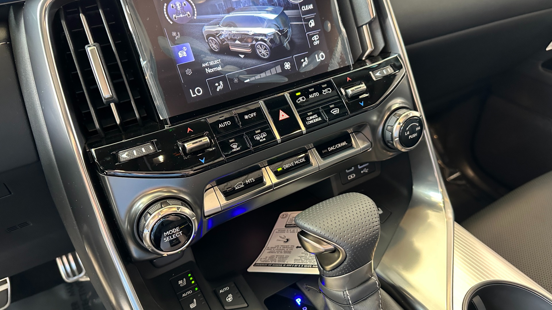 Used 2023 Lexus LX LX 600 F SPORT / MARK LEVINSON / HEIGHT CONTROL / CROSS BARS for sale $138,499 at Formula Imports in Charlotte NC 28227 20