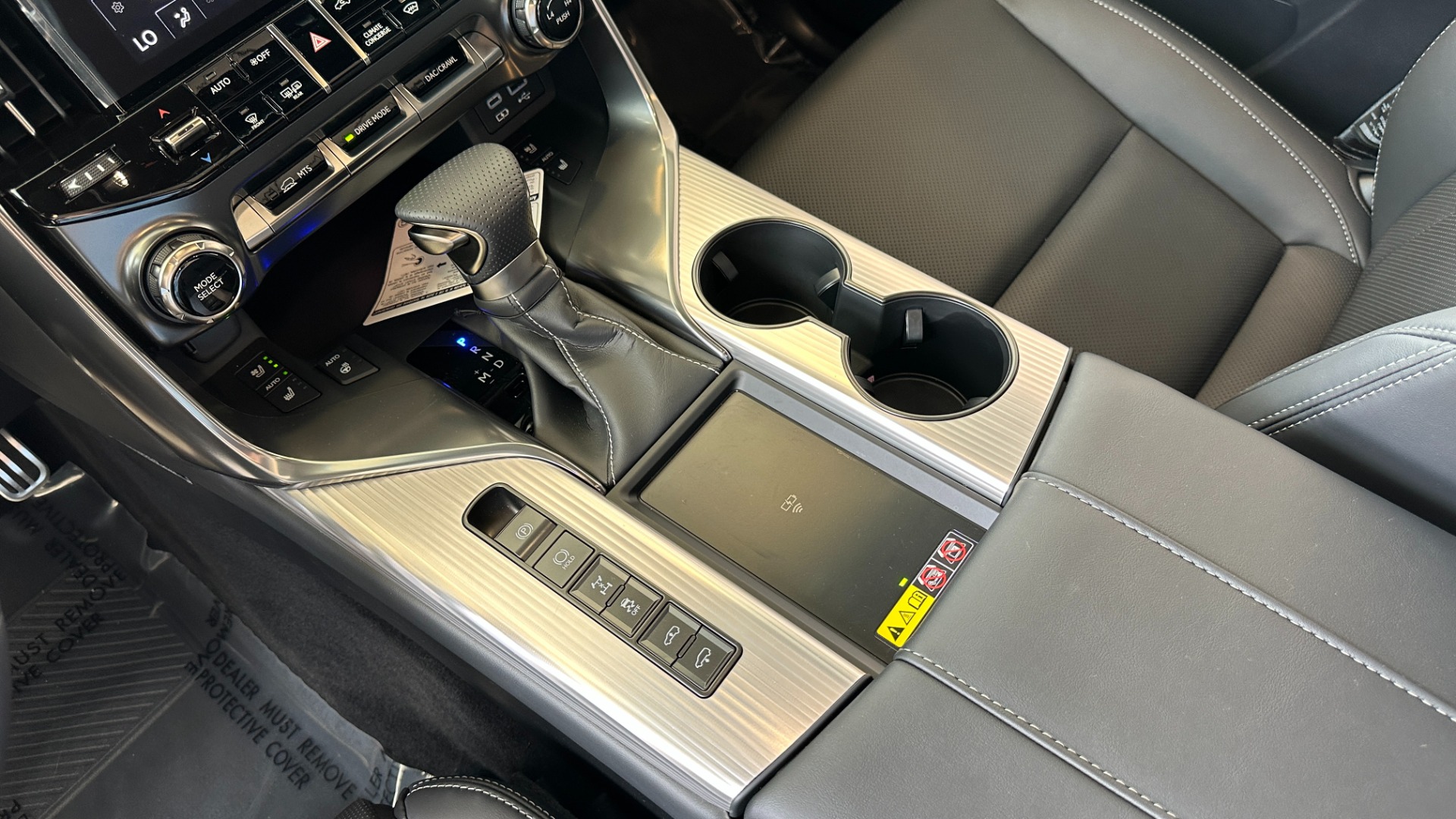 Used 2023 Lexus LX LX 600 F SPORT / MARK LEVINSON / HEIGHT CONTROL / CROSS BARS for sale $138,499 at Formula Imports in Charlotte NC 28227 21