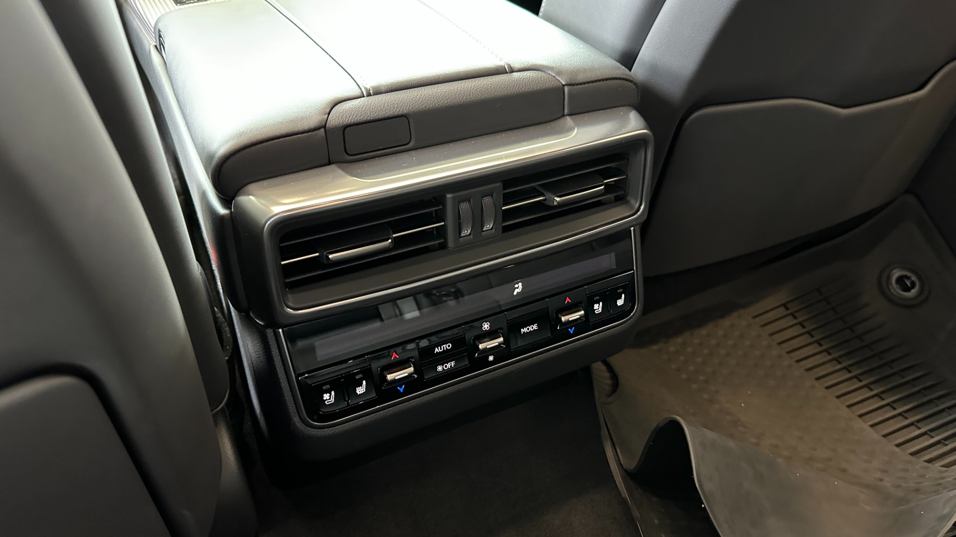 Used 2023 Lexus LX LX 600 F SPORT / MARK LEVINSON / HEIGHT CONTROL / CROSS BARS for sale $138,499 at Formula Imports in Charlotte NC 28227 30