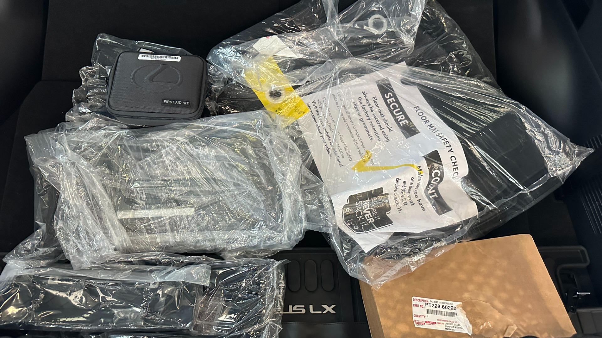 Used 2023 Lexus LX LX 600 F SPORT / MARK LEVINSON / HEIGHT CONTROL / CROSS BARS for sale $138,499 at Formula Imports in Charlotte NC 28227 33
