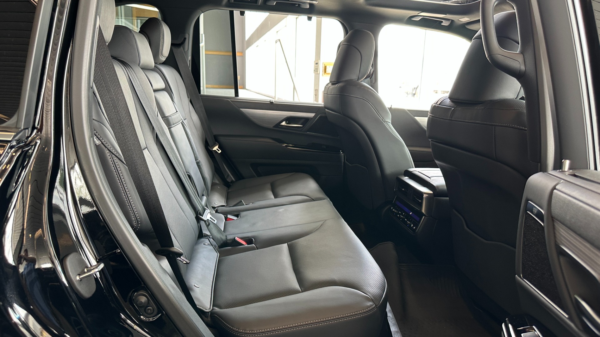 Used 2023 Lexus LX LX 600 F SPORT / MARK LEVINSON / HEIGHT CONTROL / CROSS BARS for sale $138,499 at Formula Imports in Charlotte NC 28227 36
