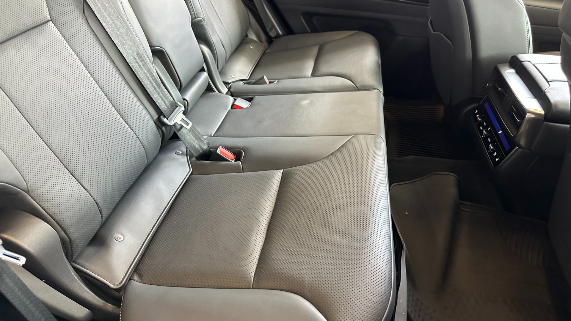 Used 2023 Lexus LX LX 600 F SPORT / MARK LEVINSON / HEIGHT CONTROL / CROSS BARS for sale $138,499 at Formula Imports in Charlotte NC 28227 38