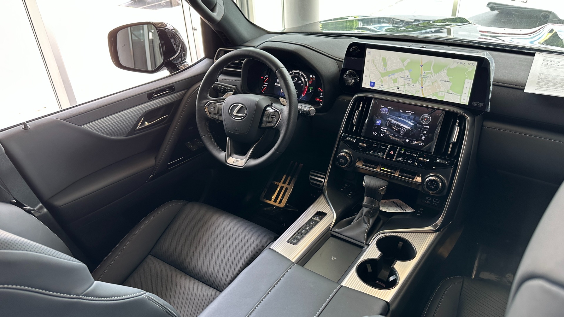 Used 2023 Lexus LX LX 600 F SPORT / MARK LEVINSON / HEIGHT CONTROL / CROSS BARS for sale $138,499 at Formula Imports in Charlotte NC 28227 39