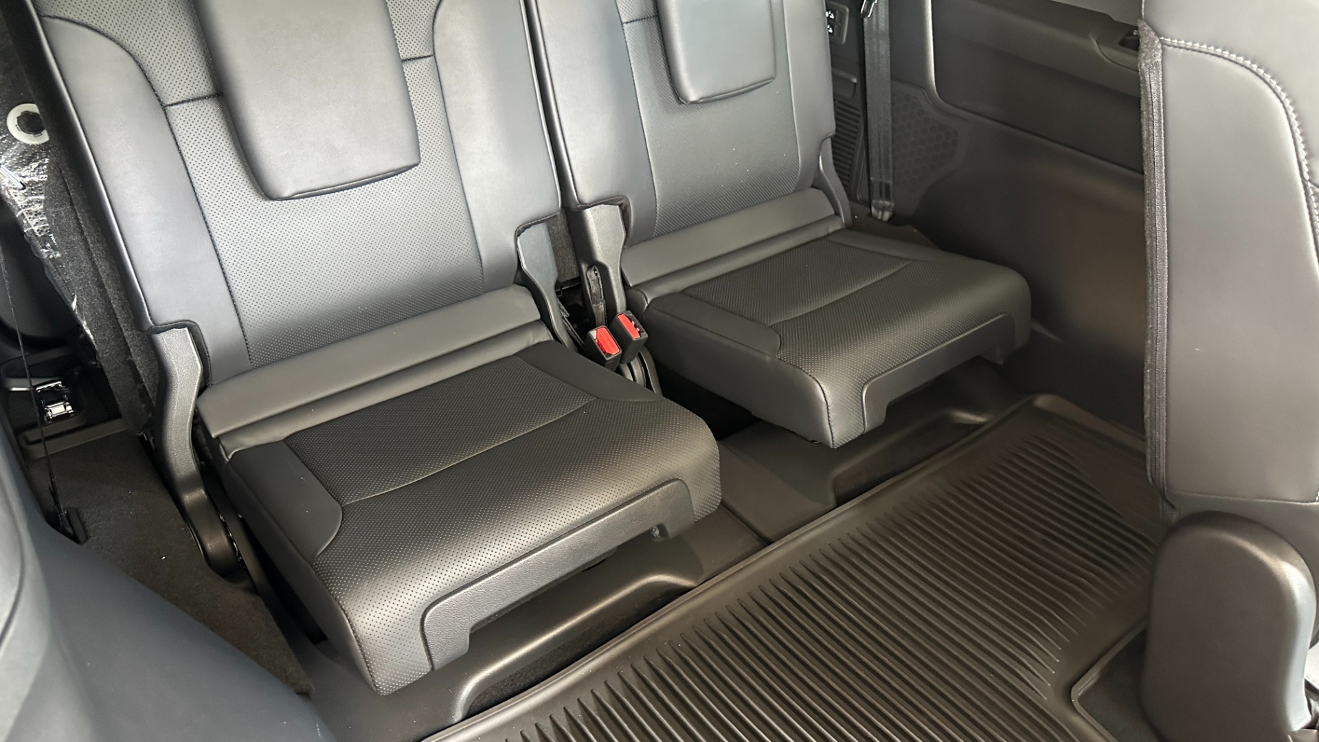 Used 2023 Lexus LX LX 600 F SPORT / MARK LEVINSON / HEIGHT CONTROL / CROSS BARS for sale $138,499 at Formula Imports in Charlotte NC 28227 41