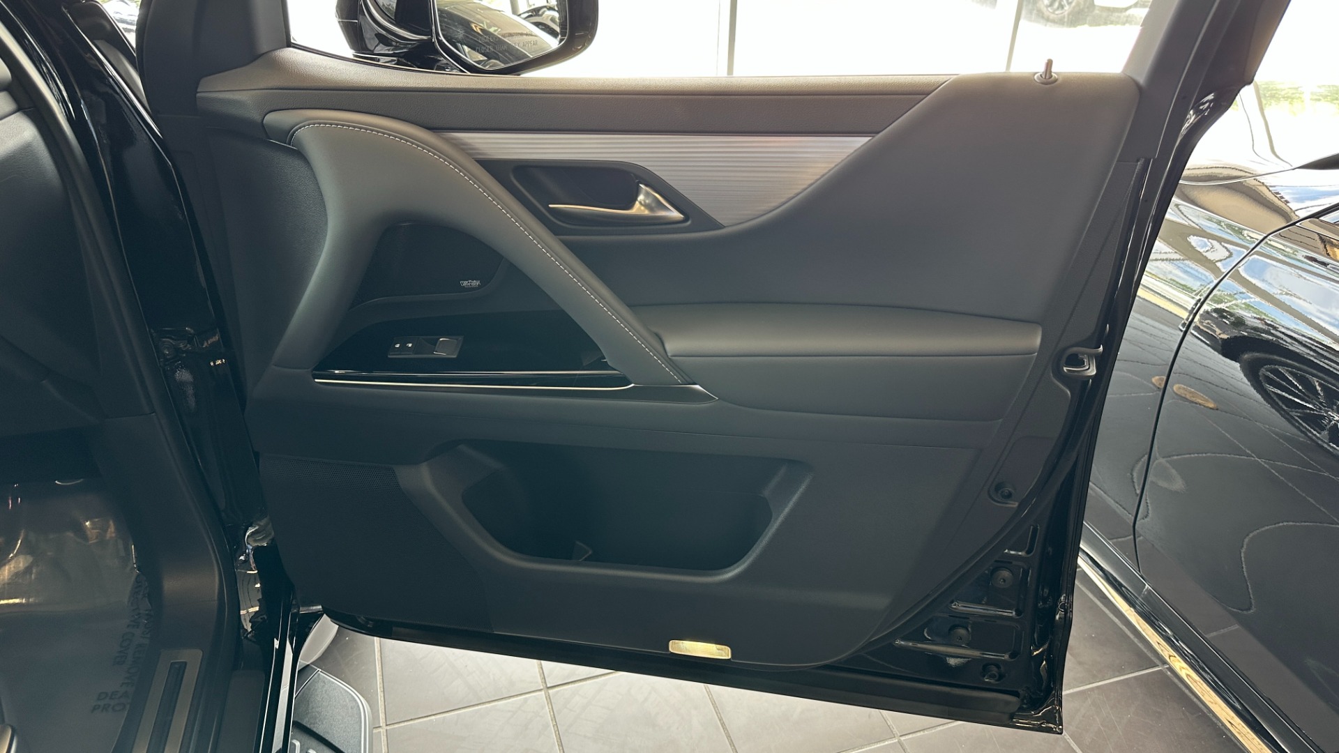 Used 2023 Lexus LX LX 600 F SPORT / MARK LEVINSON / HEIGHT CONTROL / CROSS BARS for sale $138,499 at Formula Imports in Charlotte NC 28227 43