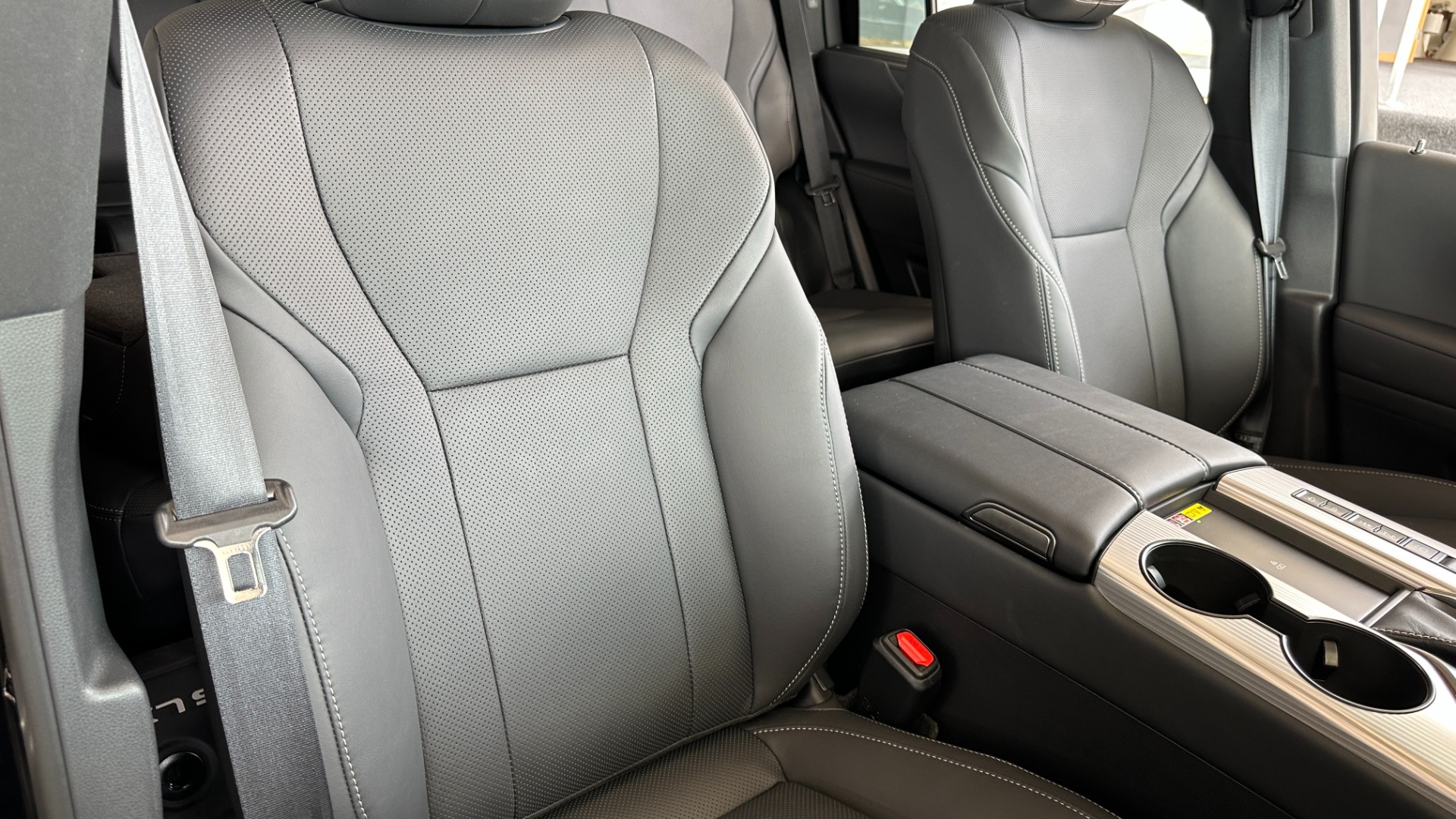 Used 2023 Lexus LX LX 600 F SPORT / MARK LEVINSON / HEIGHT CONTROL / CROSS BARS for sale $138,499 at Formula Imports in Charlotte NC 28227 46