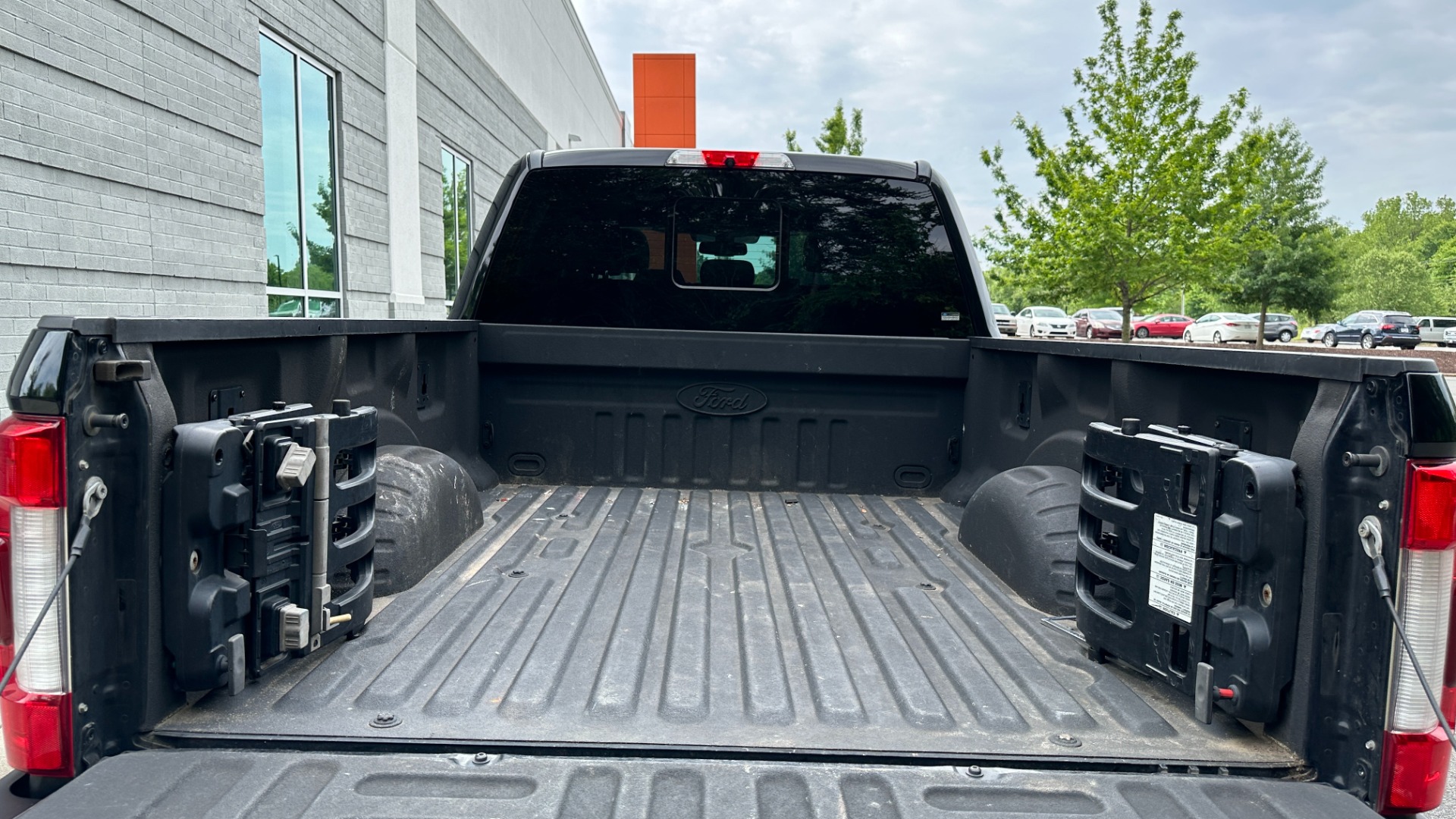 Used 2017 Ford Super Duty F-250 SRW PLATINUM / FABTECH LIFT / FUEL WHEELS / PANORAMIC ROOF / ROCK LIGHTS for sale Sold at Formula Imports in Charlotte NC 28227 44