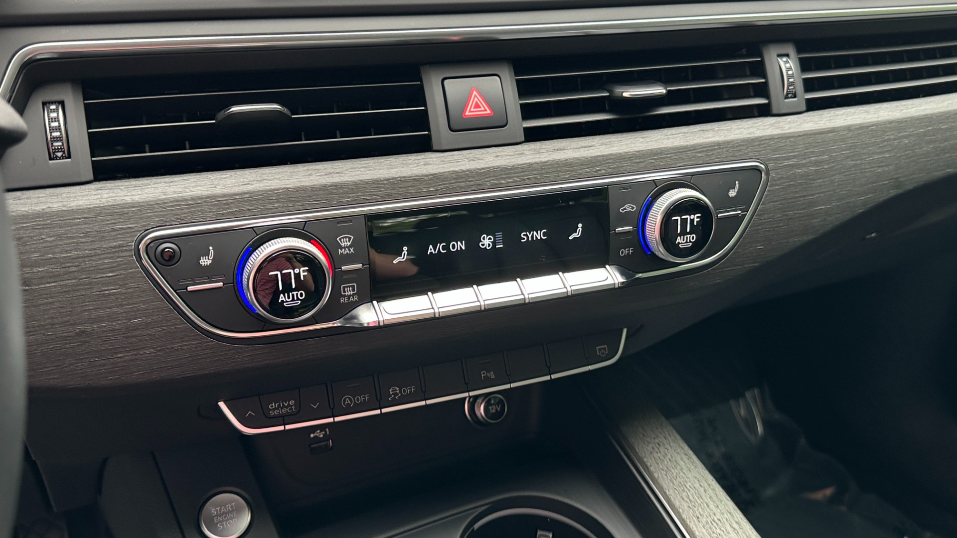 Used 2019 Audi A4 PREMIUM / AUDI BEAM RINGS / AUDI GUARD / LEATHER for sale Sold at Formula Imports in Charlotte NC 28227 17