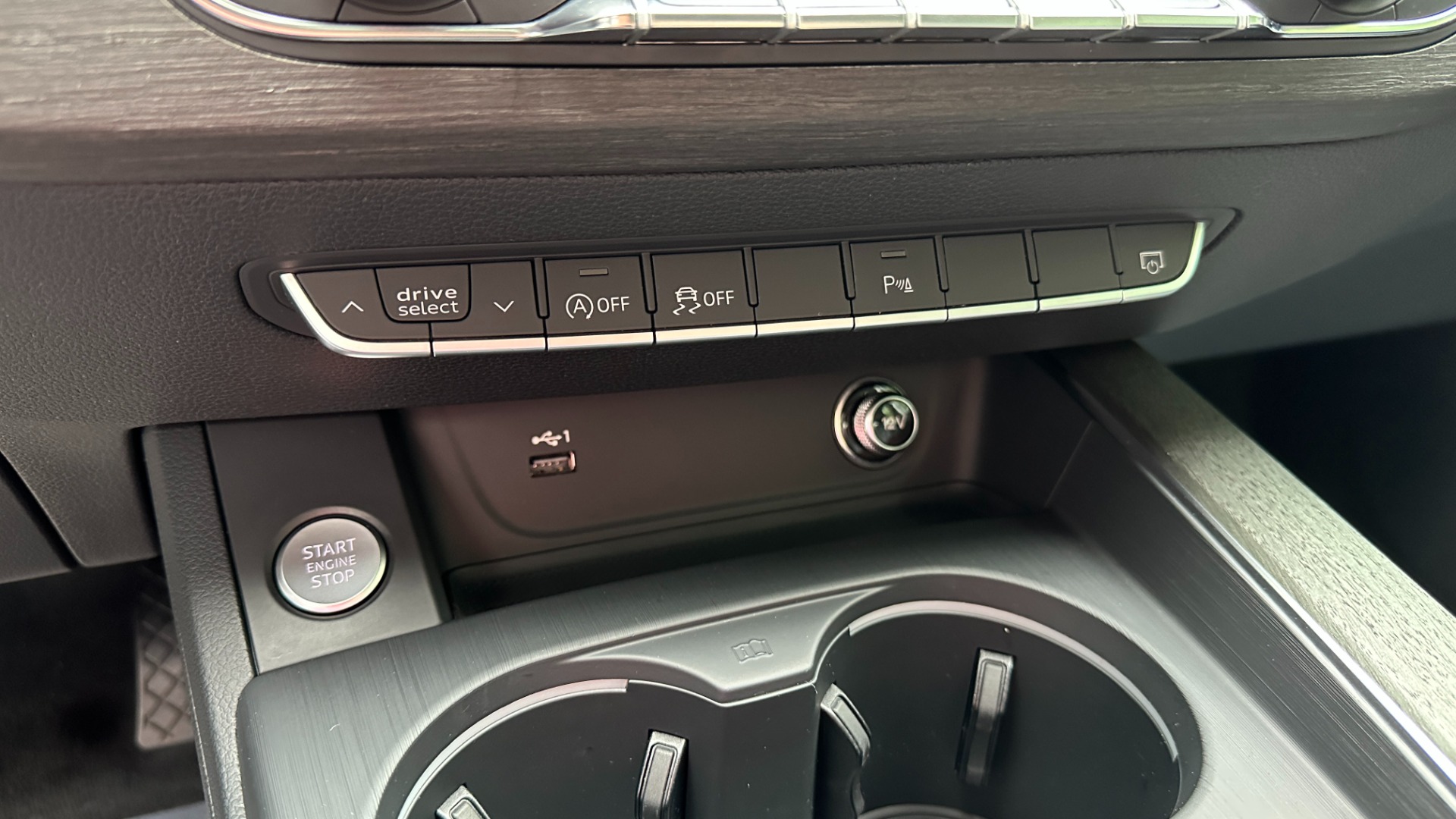 Used 2019 Audi A4 PREMIUM / AUDI BEAM RINGS / AUDI GUARD / LEATHER for sale $28,250 at Formula Imports in Charlotte NC 28227 18