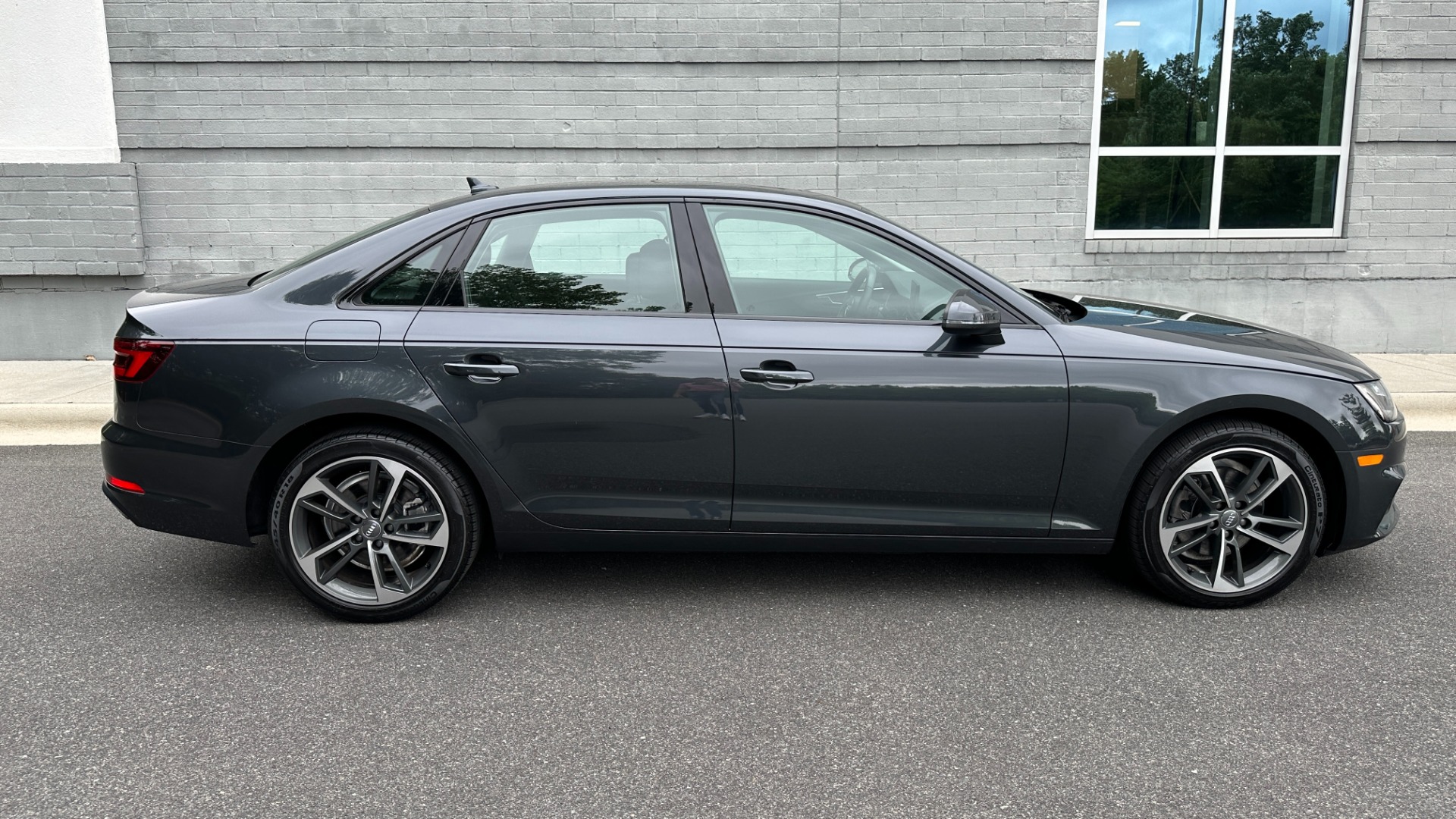 Used 2019 Audi A4 PREMIUM / AUDI BEAM RINGS / AUDI GUARD / LEATHER for sale $28,250 at Formula Imports in Charlotte NC 28227 6