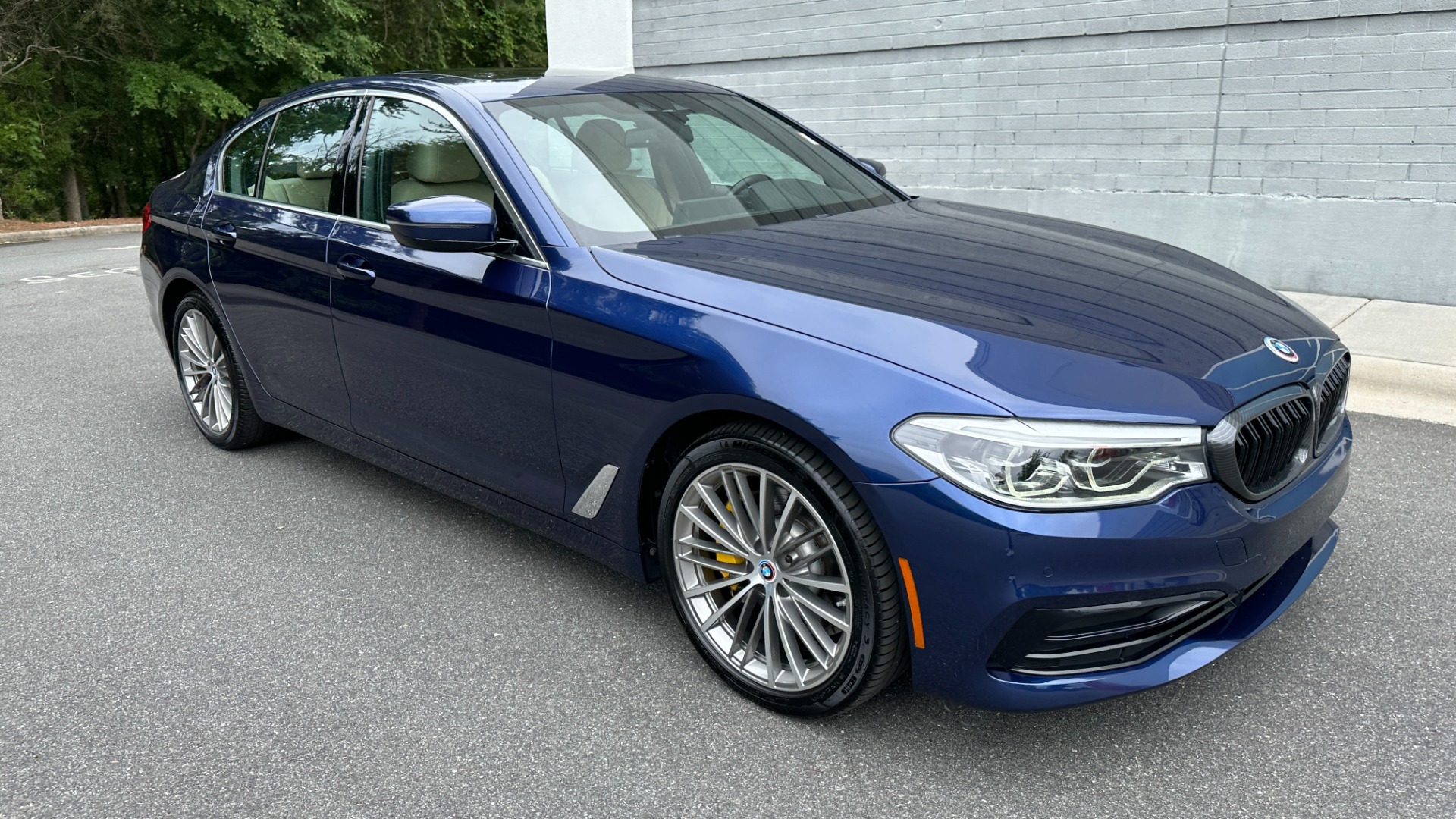 Used 2019 BMW 5 Series 530i / LIGHTING PACKAGE / CONVENIENCE PACKAGE / 19IN WHEELS for sale Sold at Formula Imports in Charlotte NC 28227 2